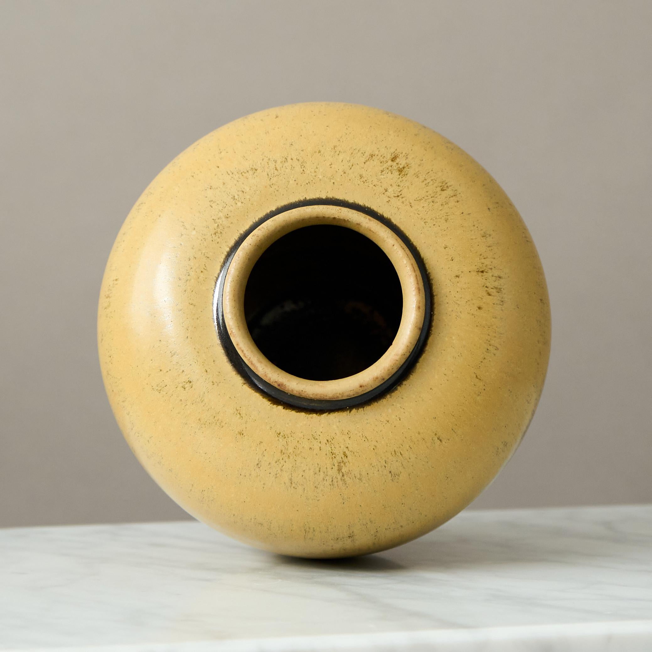 Yellow Stoneware Vase by Erich and Ingrid Triller for Tobo, Sweden, 1950s (Keramik) im Angebot