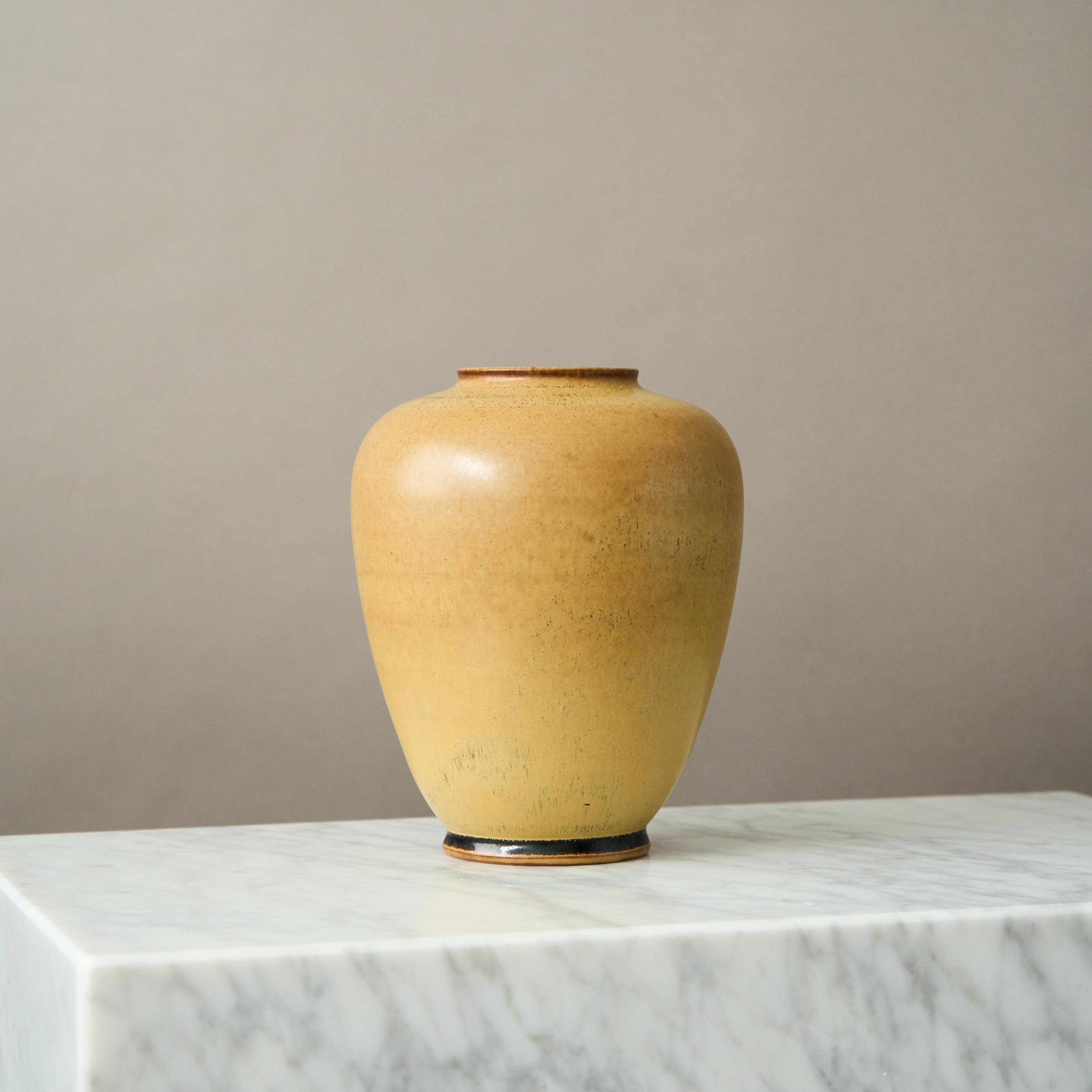 Yellow Stoneware Vase by Erich and Ingrid Triller for Tobo, Sweden, 1950s (Keramik) im Angebot