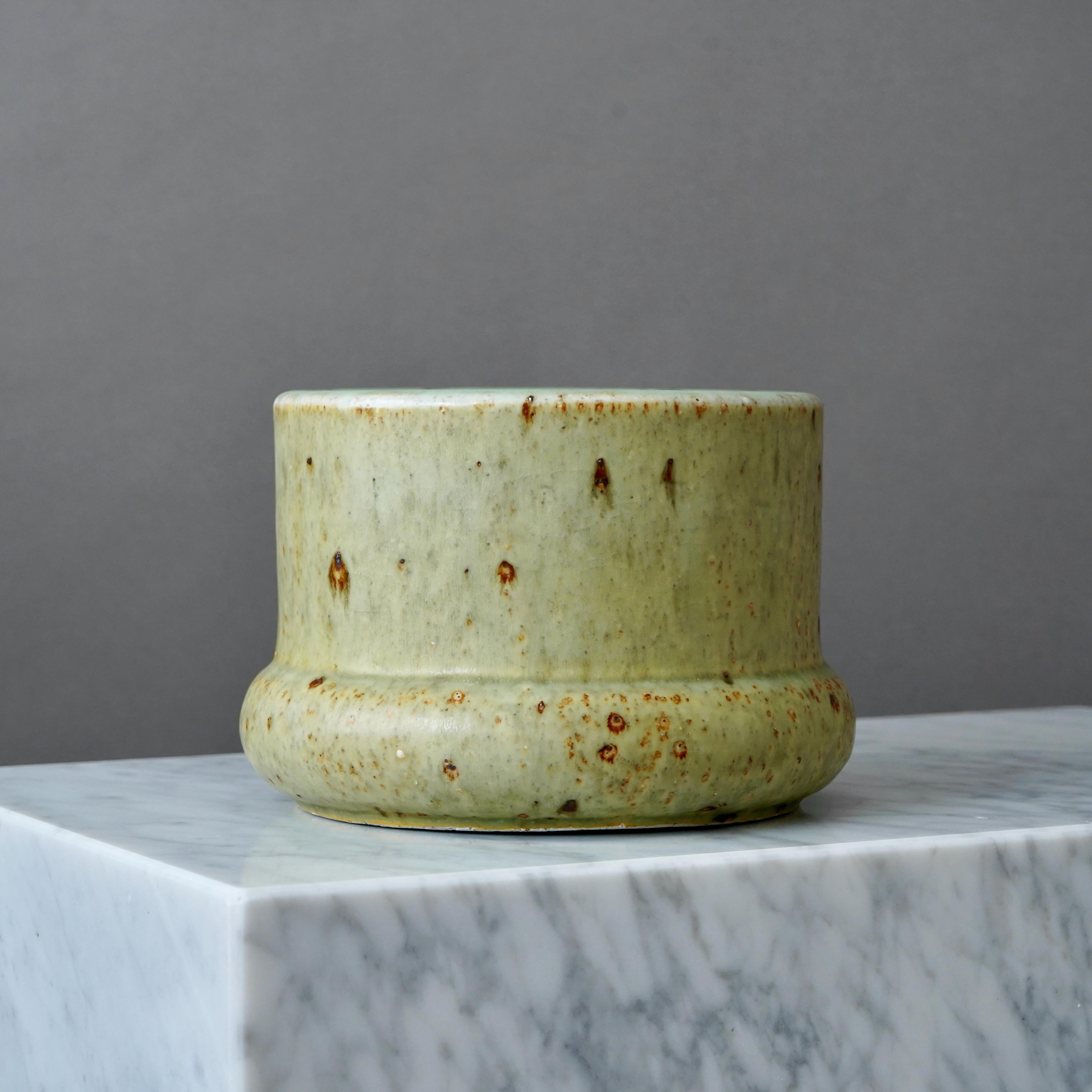 Vaso in gres giallo di Marianne Westman per Rorstrand, Svezia, anni '60 In condizioni buone in vendita a Malmö, SE