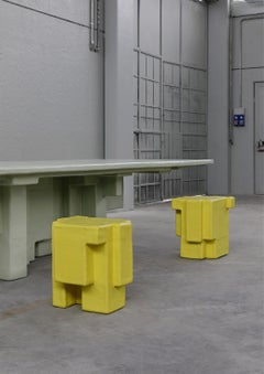 Taburete amarillo, serie Primitive de Studio Nucleo