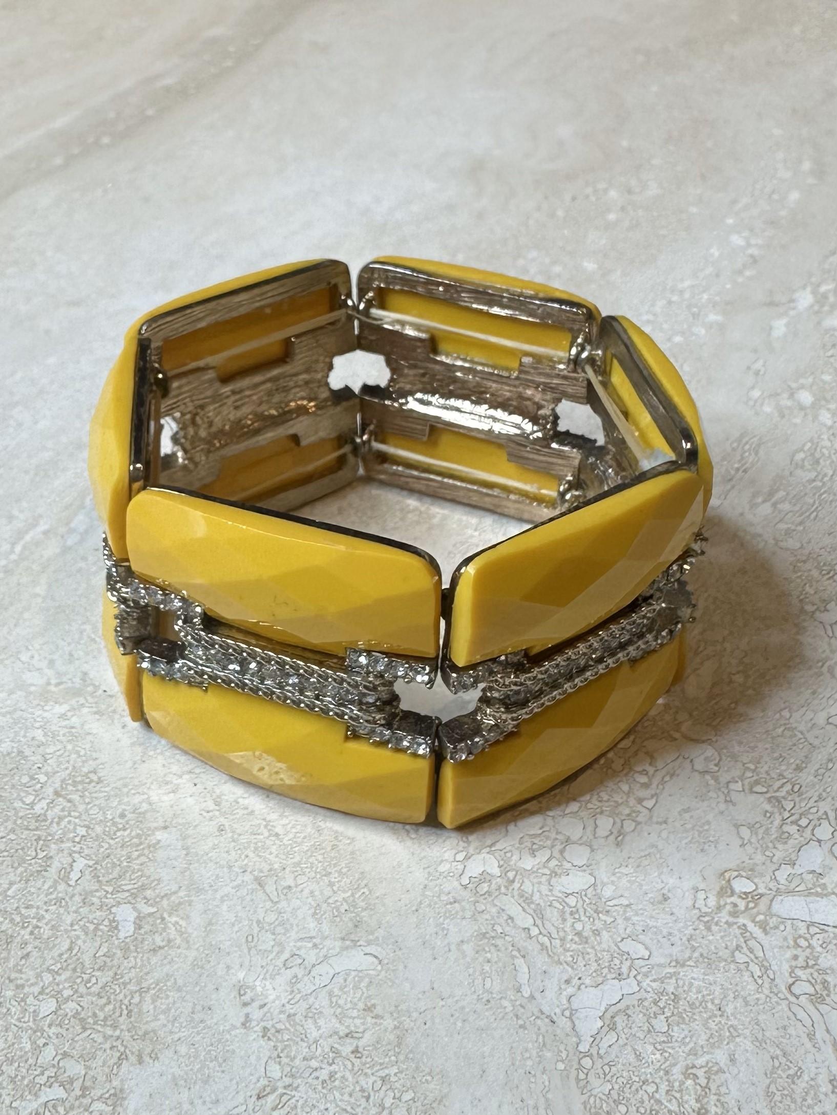 Bracelet Regency vintage jaune extensible Bon état - En vente à Lake Worth Beach, FL