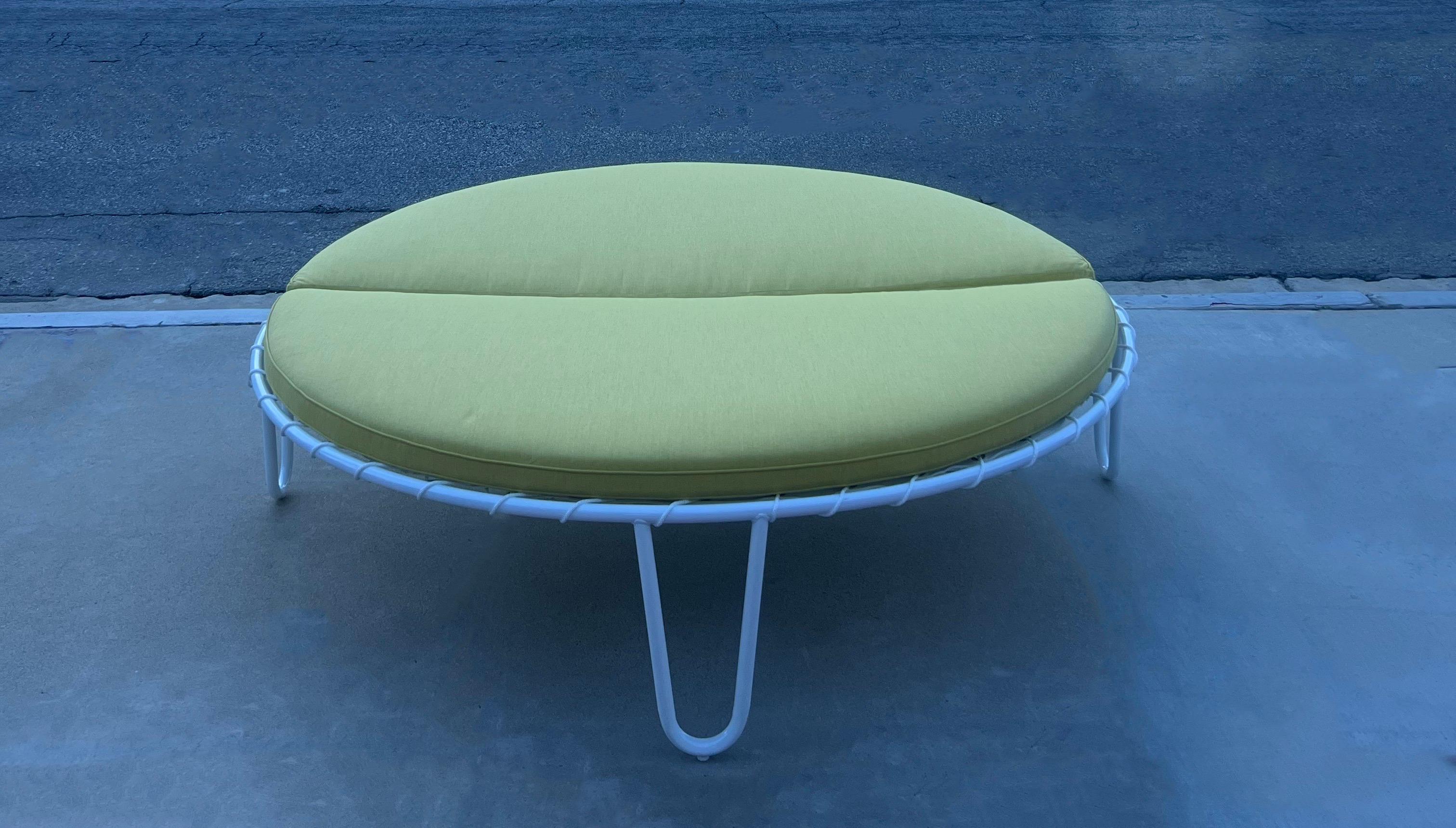 Yellow Sunbrella Round Sun Chaise by Brown Jordan  In Good Condition In Palm Springs, CA