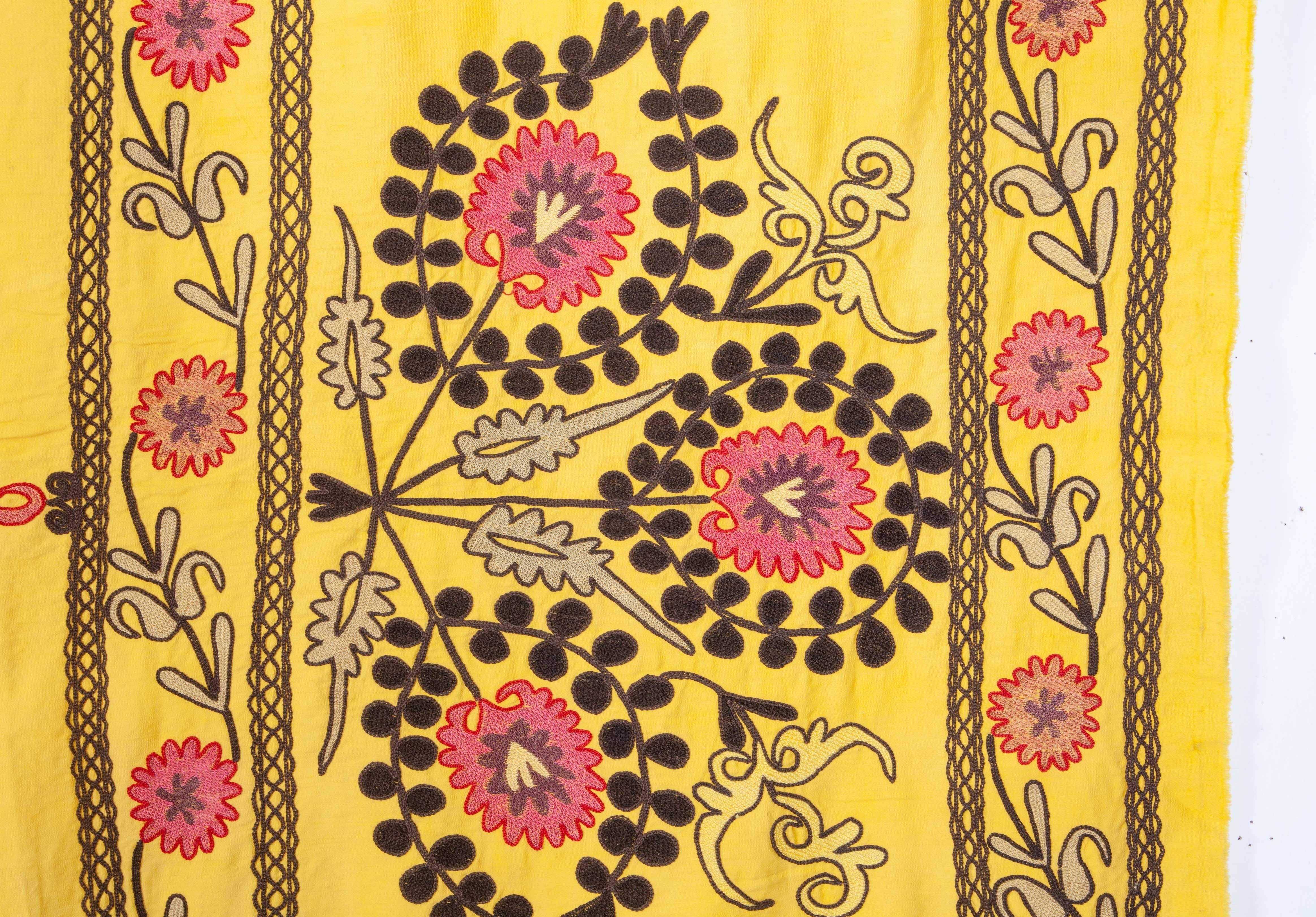 Yellow Suzani from Uzbekistan, 1930s In Good Condition In Istanbul, TR