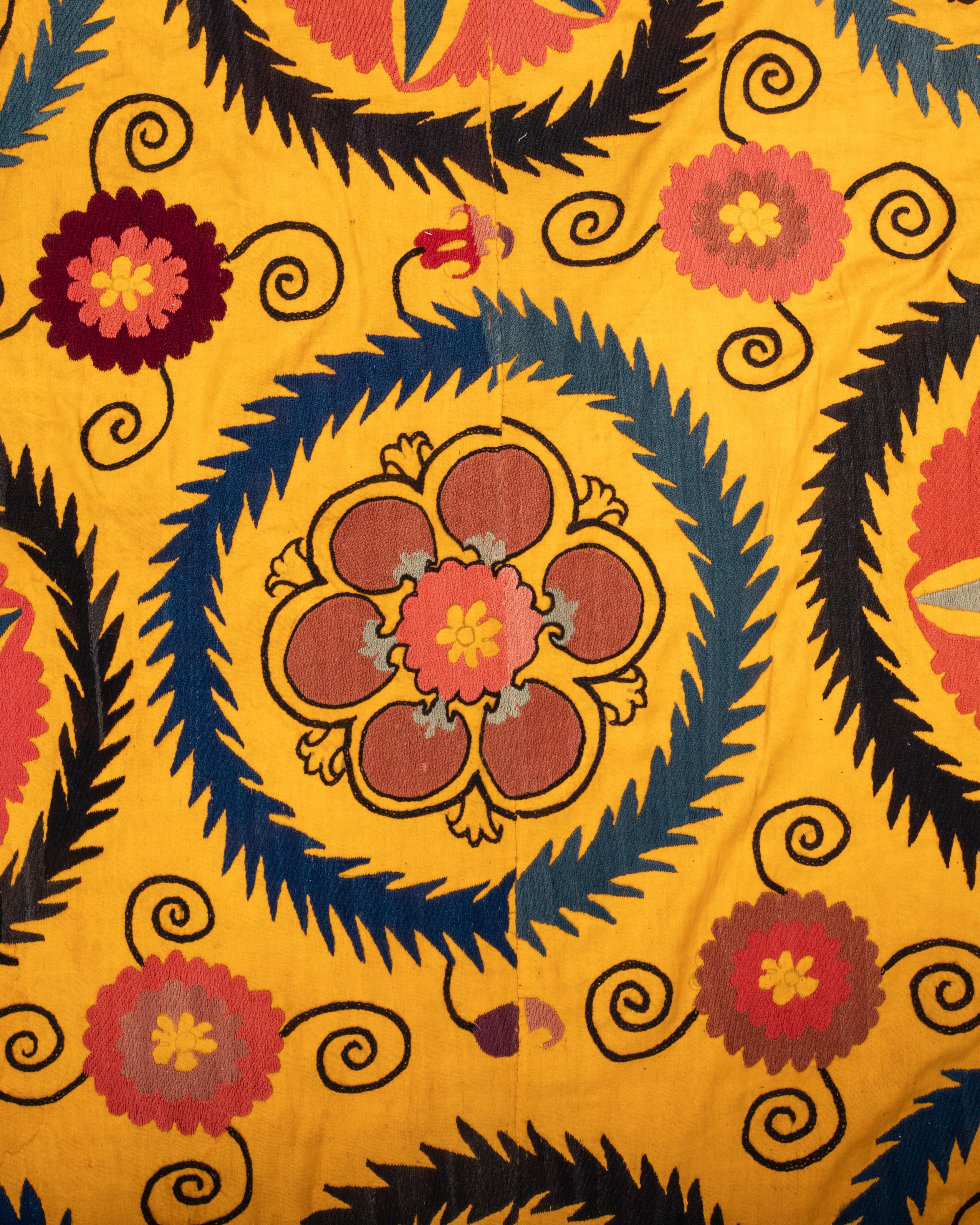 XX secolo Suzani giallo, Samarcanda, Uzbekistan, 1900 in vendita