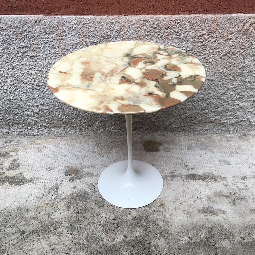 Tulip round coffee table with yellow Sweden marble top and white enamelled metal base
Perfect general conditions
Present brand.