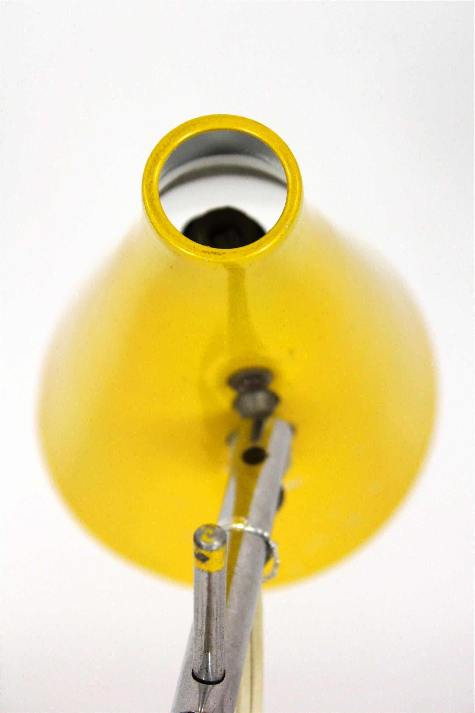 Lampe de table jaune attribuée à Josef Hurka, Lidokov, 1970 en vente 6