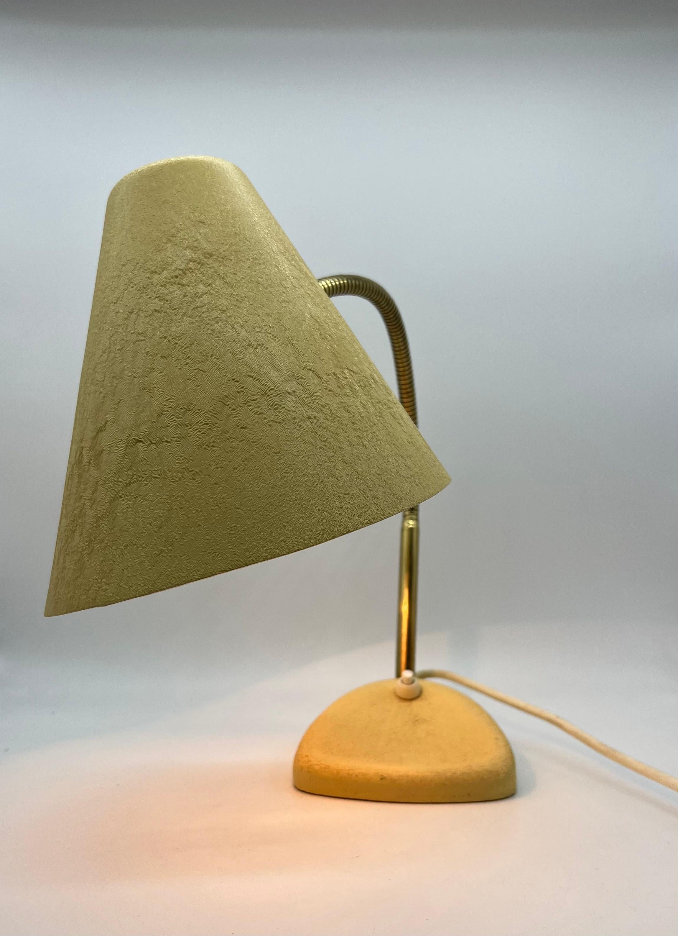 Yellow Table Lamp with Shrink Varnish and Movable Shade, Mid-20th Century In Good Condition For Sale In Vienna, AT