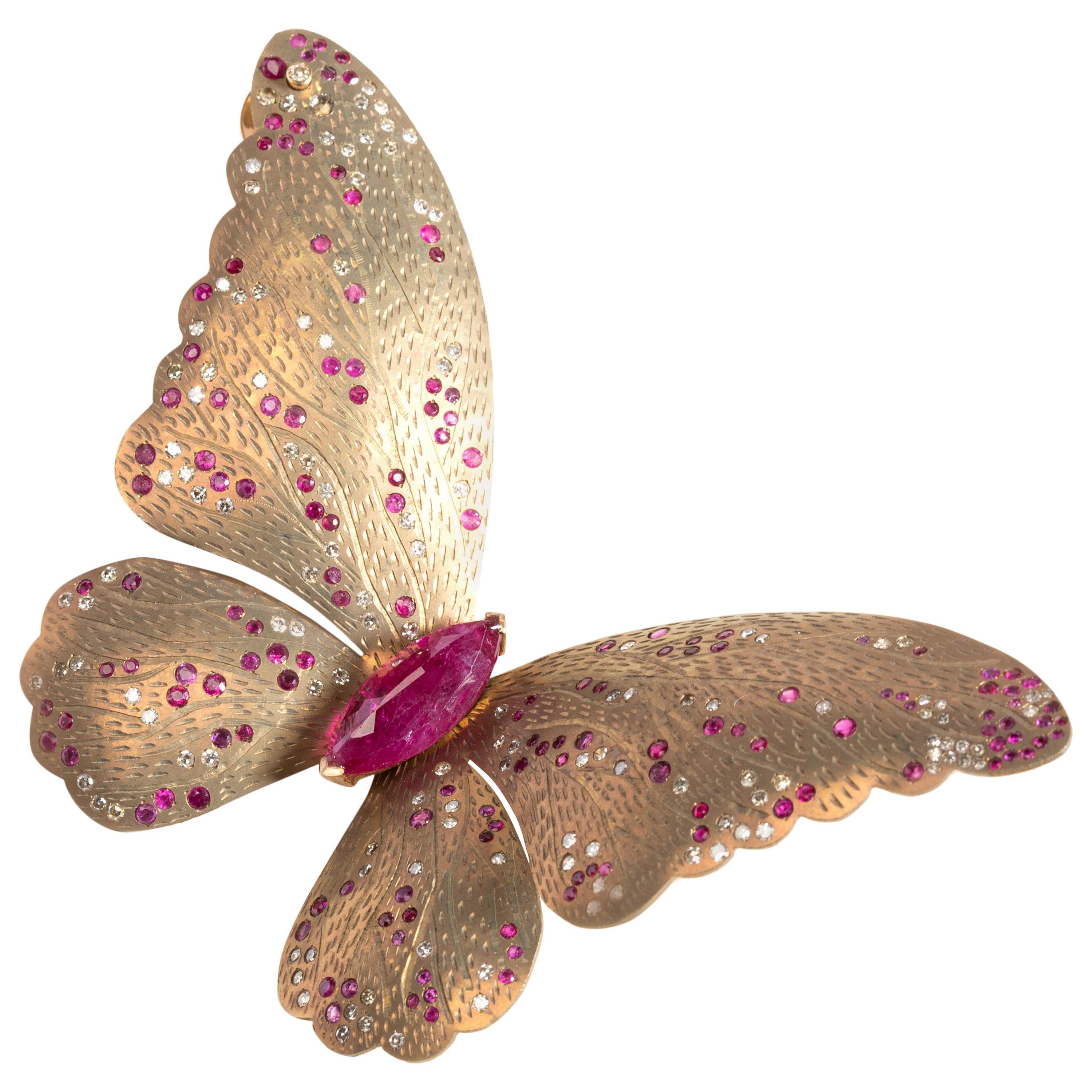Boucles d'oreilles demi-créoles papillon en titane jaune serties de rubis et de diamants en vente