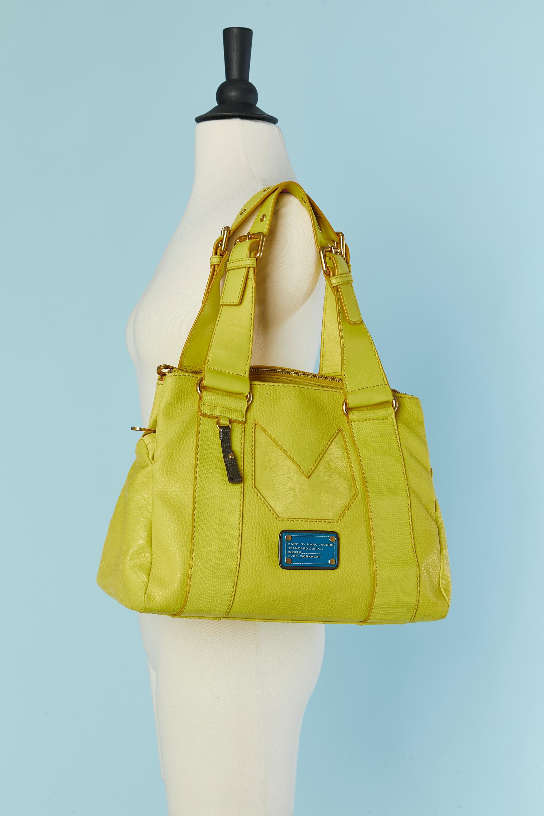 Sac à poignée jaune en faux cuir MARC BY MARC JACOB en vente 1
