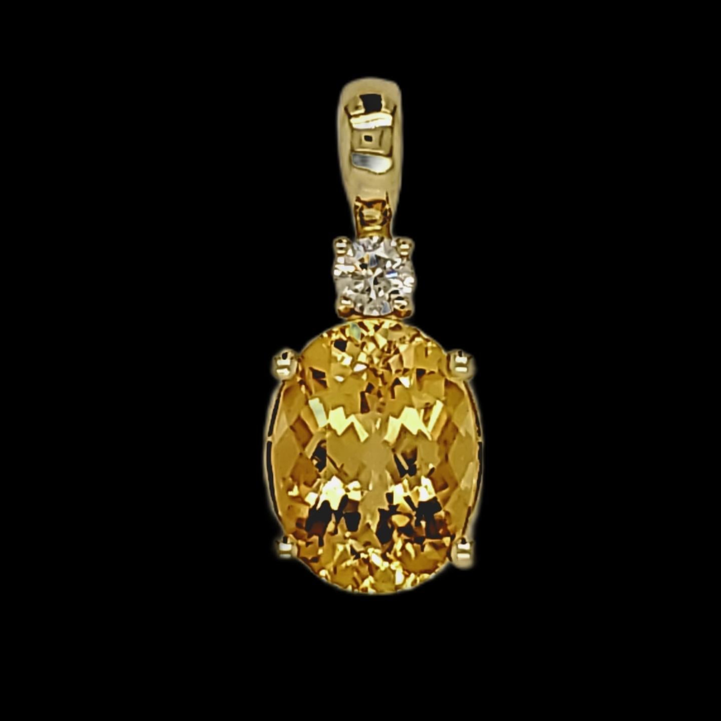 Women's or Men's Yellow Topaz with Golden Hints, 2.93ct Oval - Brilliant! For Sale