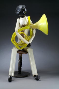 Gelbe Tuba Spieler Skulptur Kunststoff Assemblage OOAK von Jerry Ross Barrish