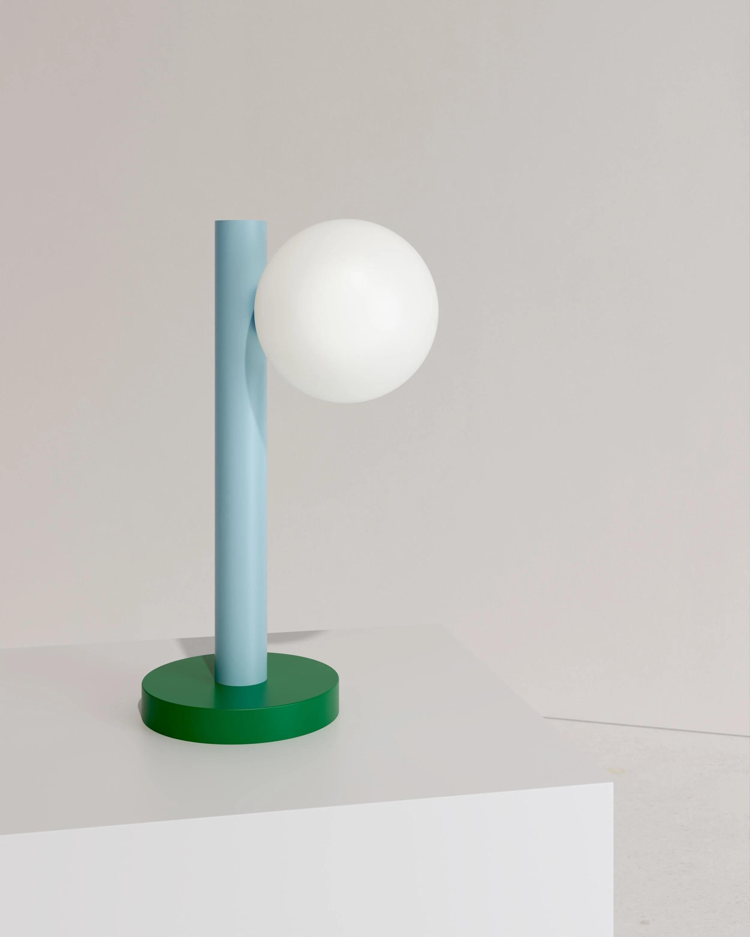 Postmoderno Tubo giallo con globi e coni da scrivania, Globe, di Atelier Ati in vendita