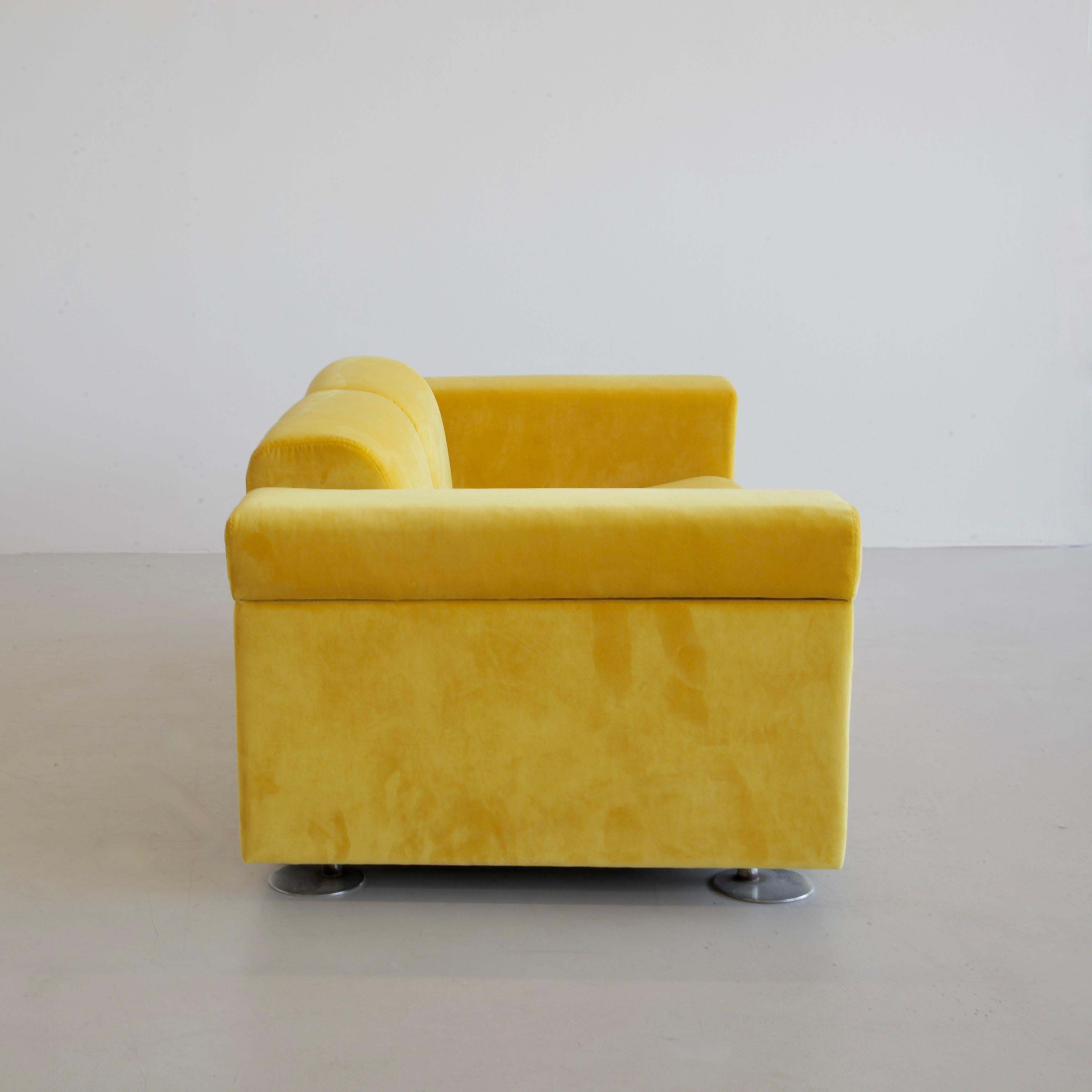 Italian Yellow Two-Seat Sofa D120 by Valeria BORSANI and Alfredo BONETTI, TECNO 1966 For Sale