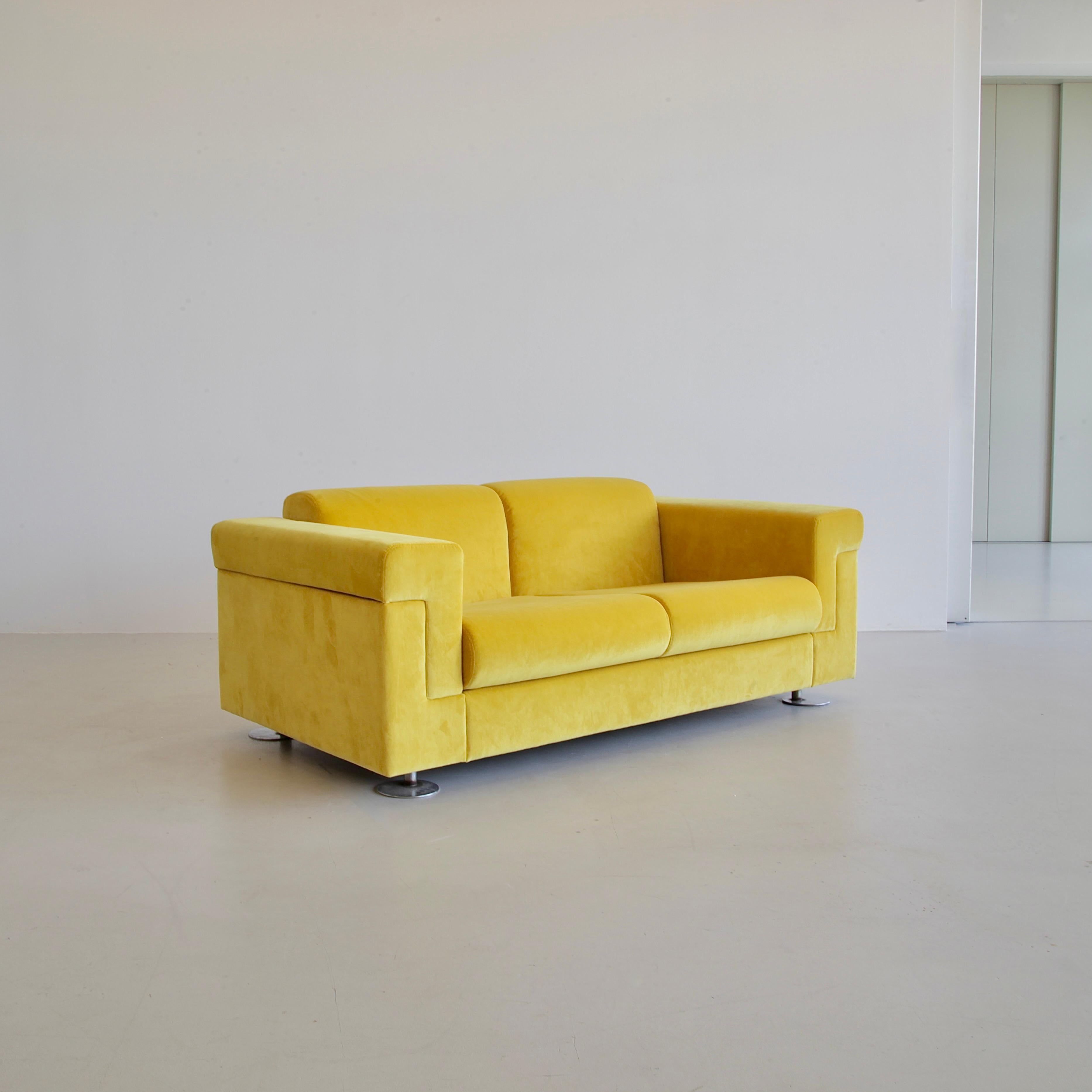 Yellow Two-Seat Sofa D120 by Valeria BORSANI and Alfredo BONETTI, TECNO 1966 For Sale 1