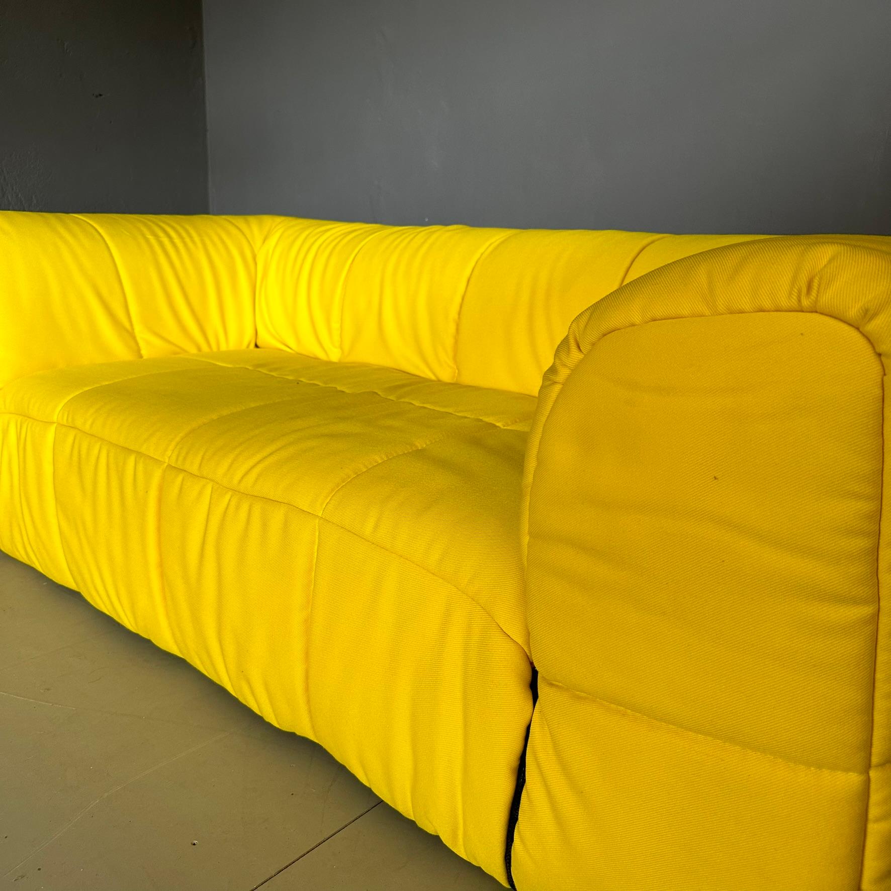 Yellow two-seater sofa 'Strips' collection design by Cini Boeri for Arflex In Good Condition In Milan, IT