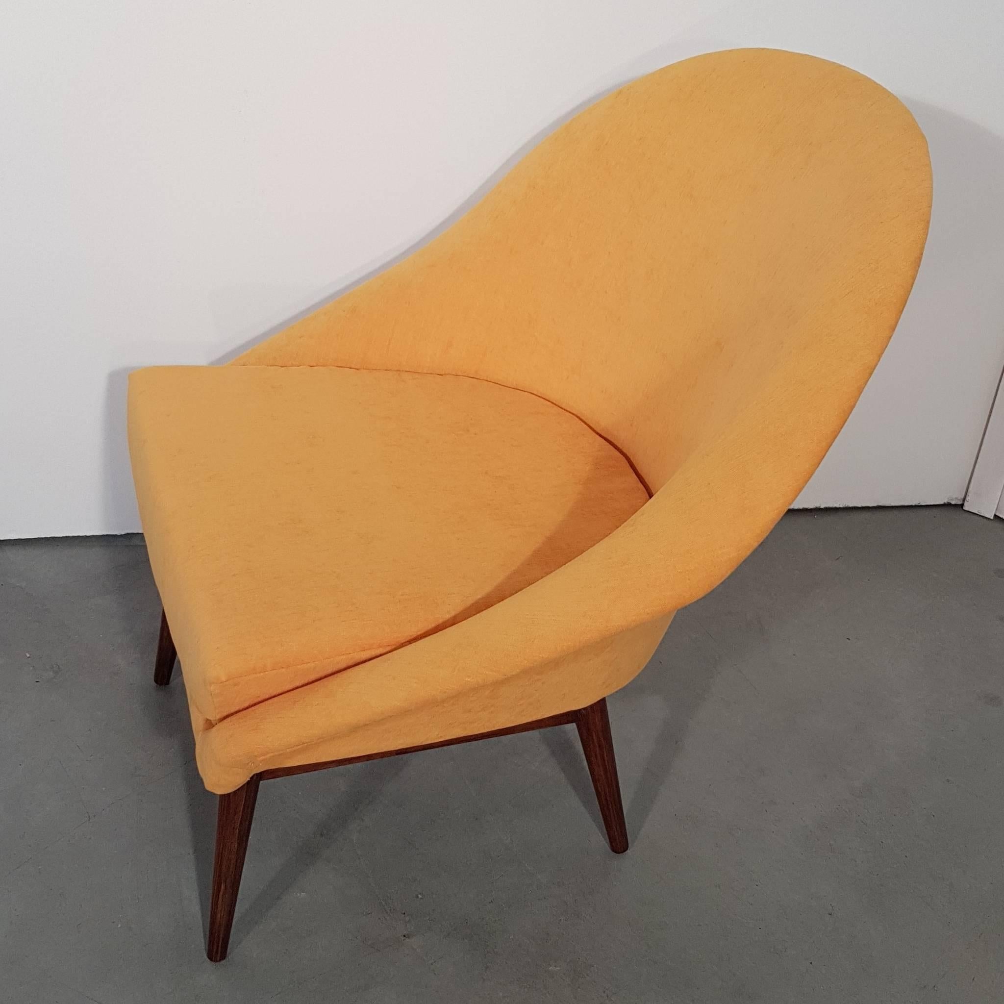 Yellow Upholstered Midcentury Armchair on Beechwood Legs (Textil) im Angebot