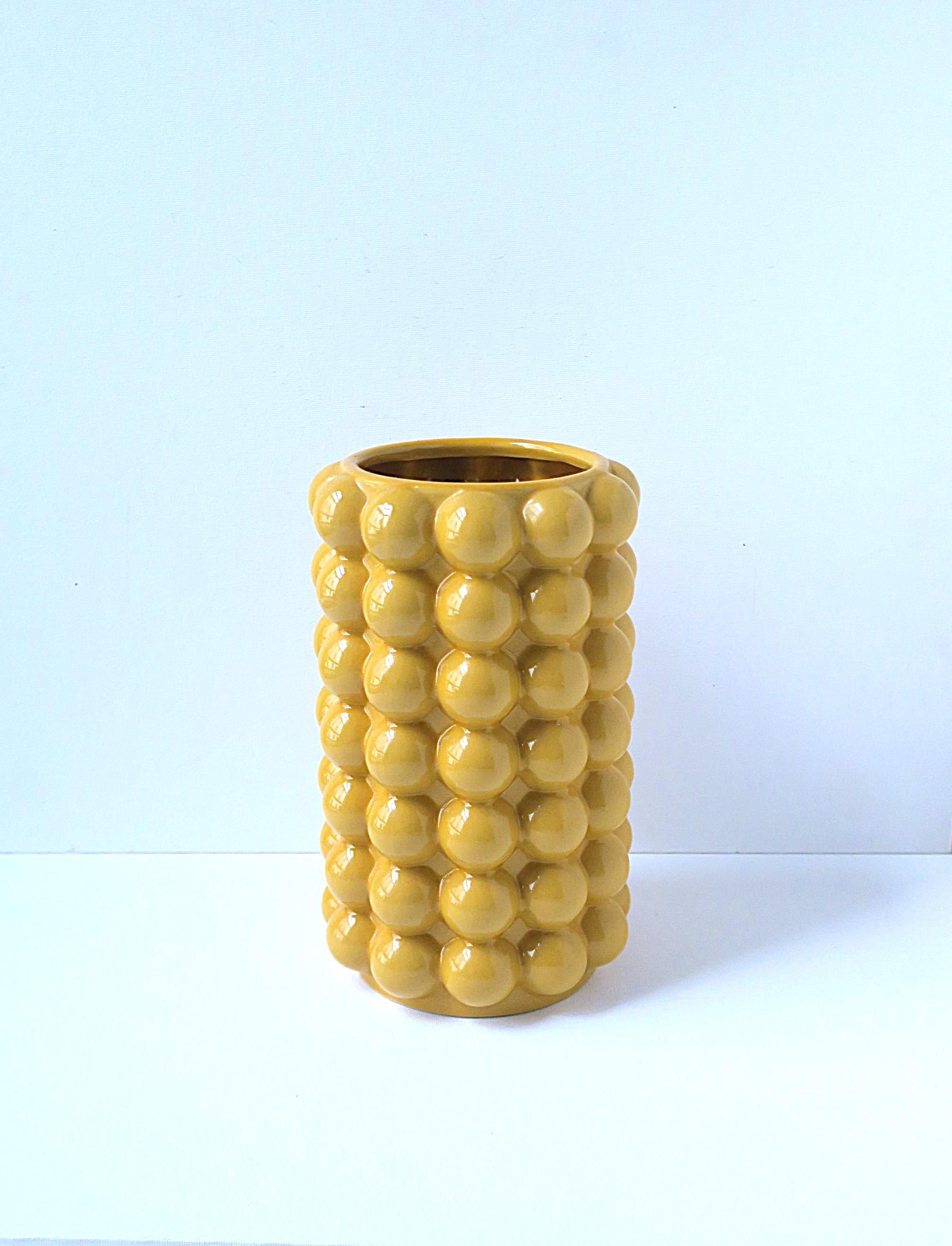 Vase jaune Sphère de boules design moderne déco en vente 4