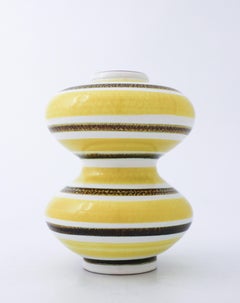 Vase jaune en faïence, Stig Lindberg, Gustavsbergs Studio - Milieu du XXe siècle