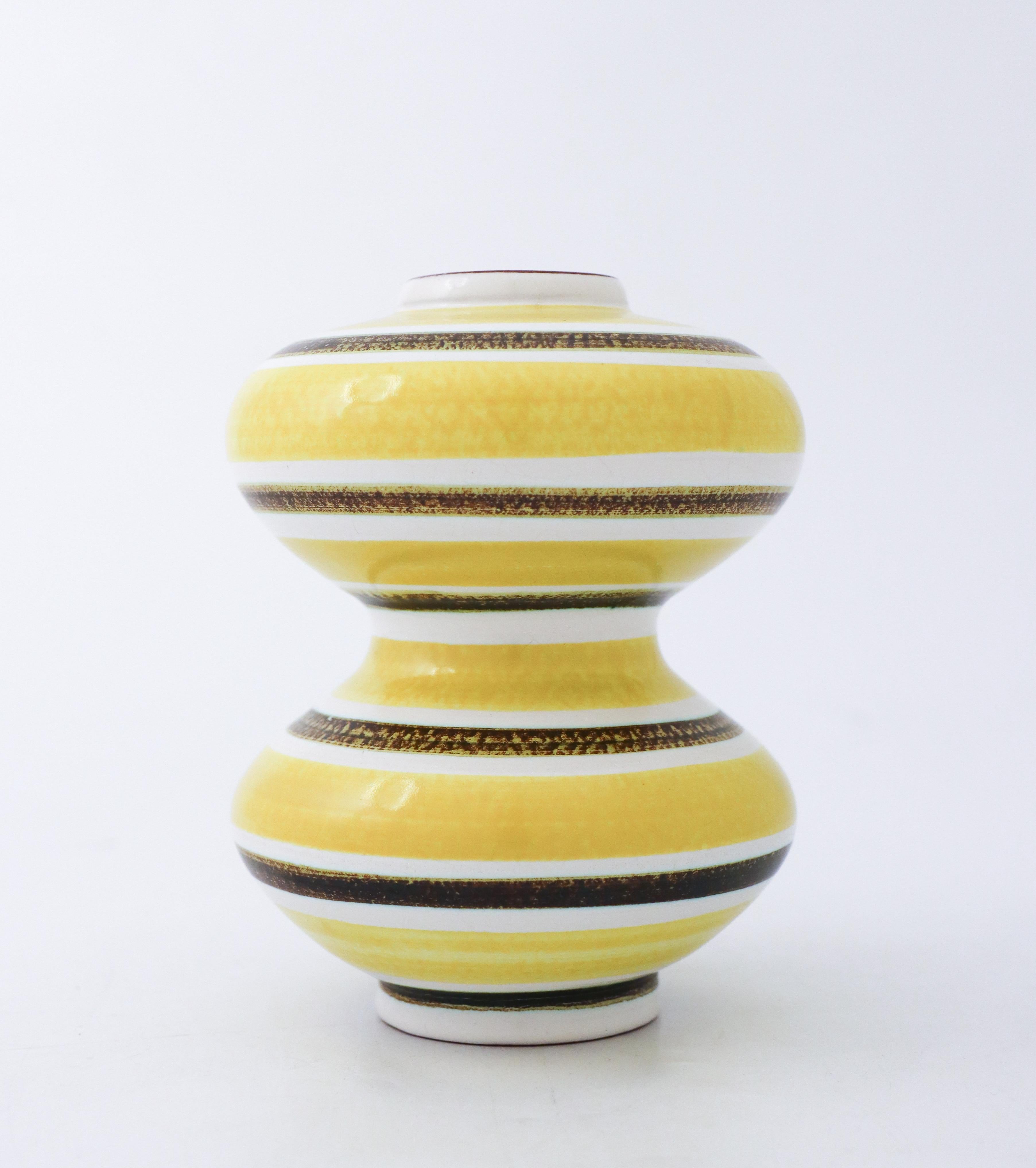 Yellow Vase Faience, Stig Lindberg, Gustavsbergs Studio - Mid-20th Century In Excellent Condition For Sale In Stockholm, SE