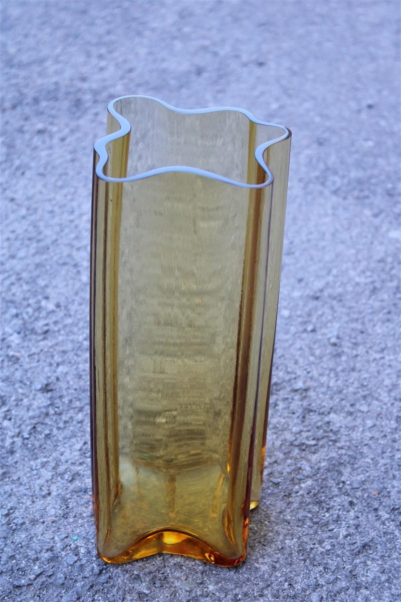 Yellow Vase Murano Glass Italian Design 1970s Mangiarotti Attributed In Good Condition In Palermo, Sicily
