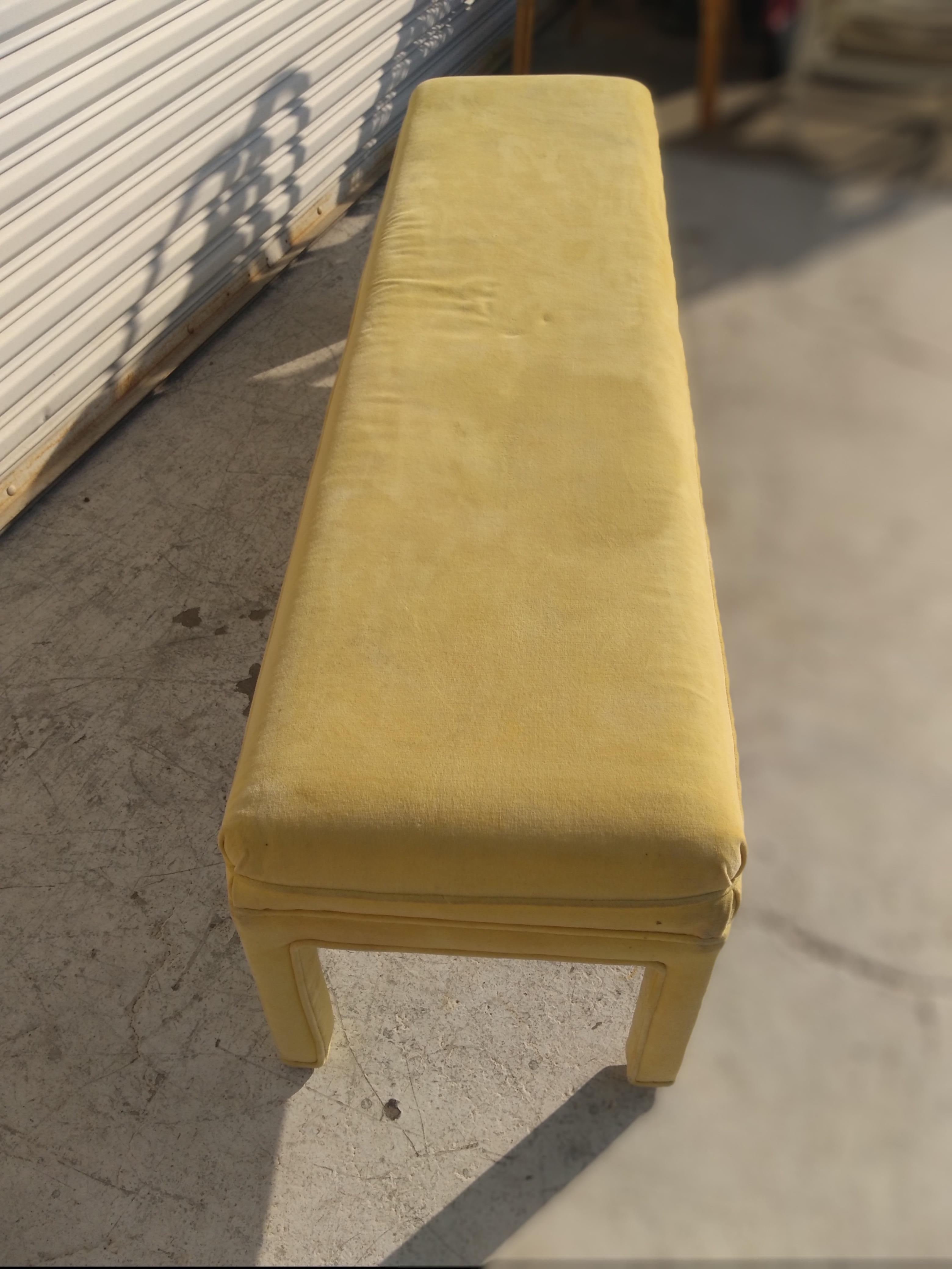 Américain Banc de style Parsons en velours jaune en vente