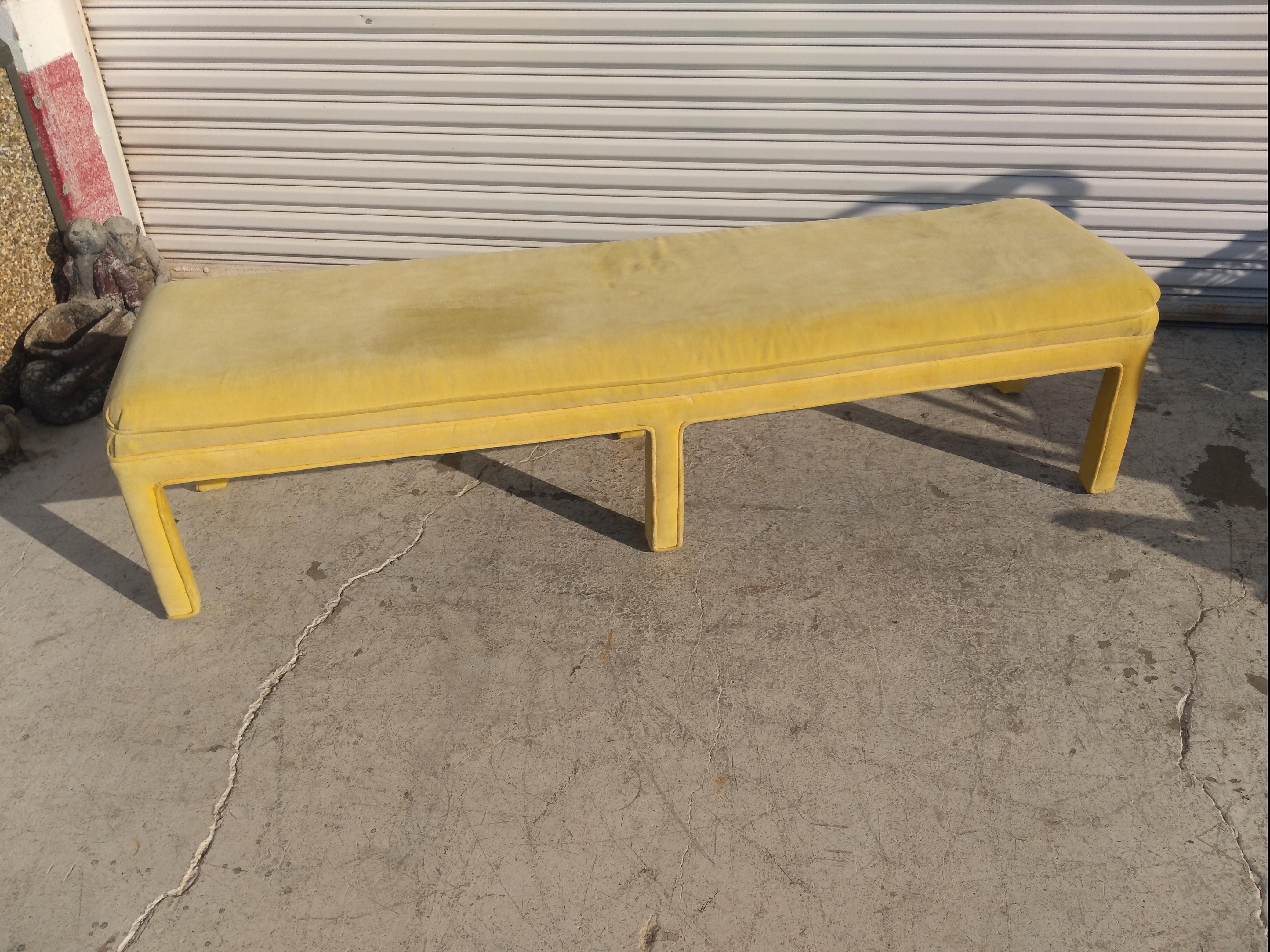 Banc de style Parsons en velours jaune Bon état - En vente à Pasadena, TX