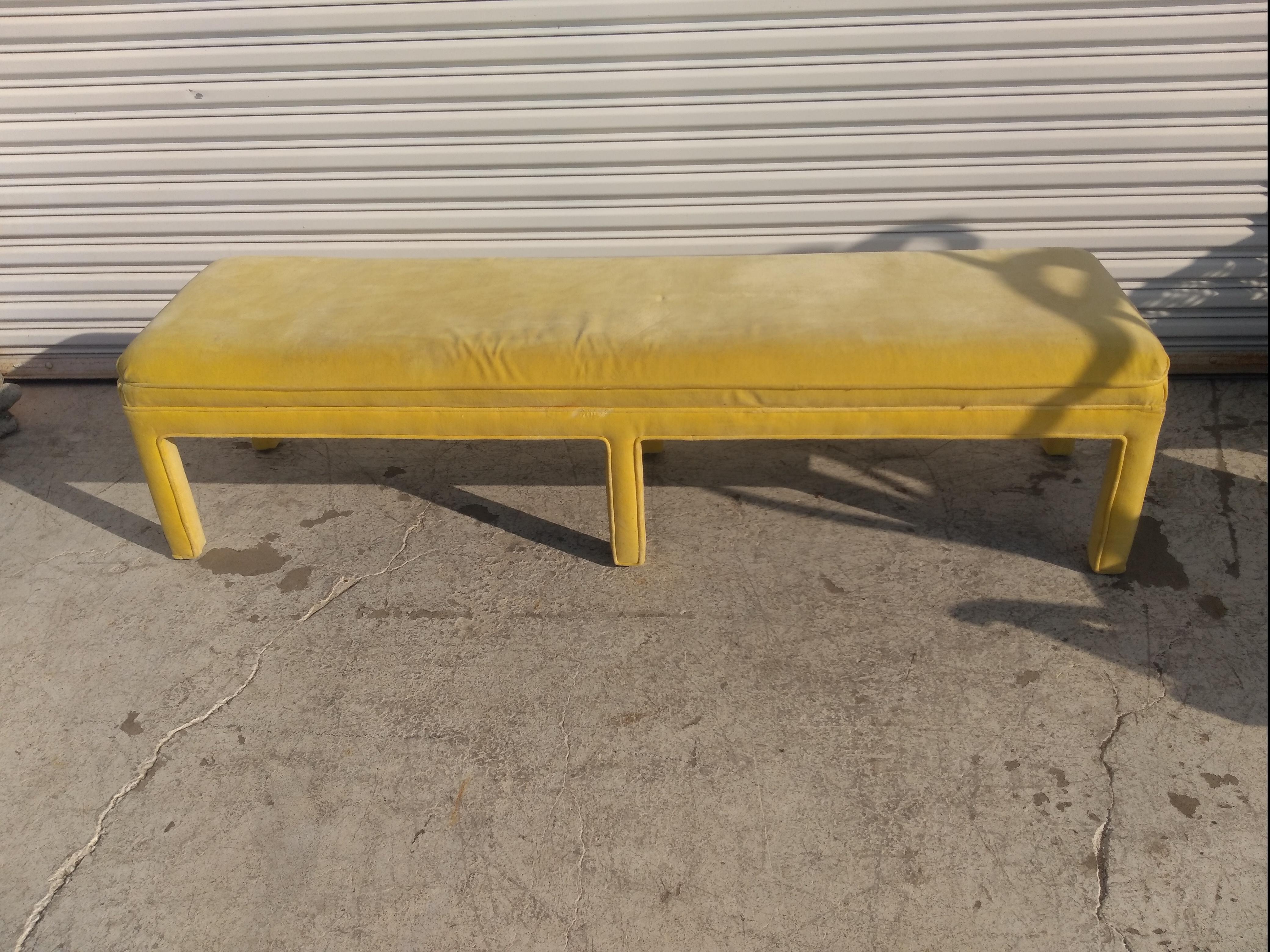 Tissu d'ameublement Banc de style Parsons en velours jaune en vente