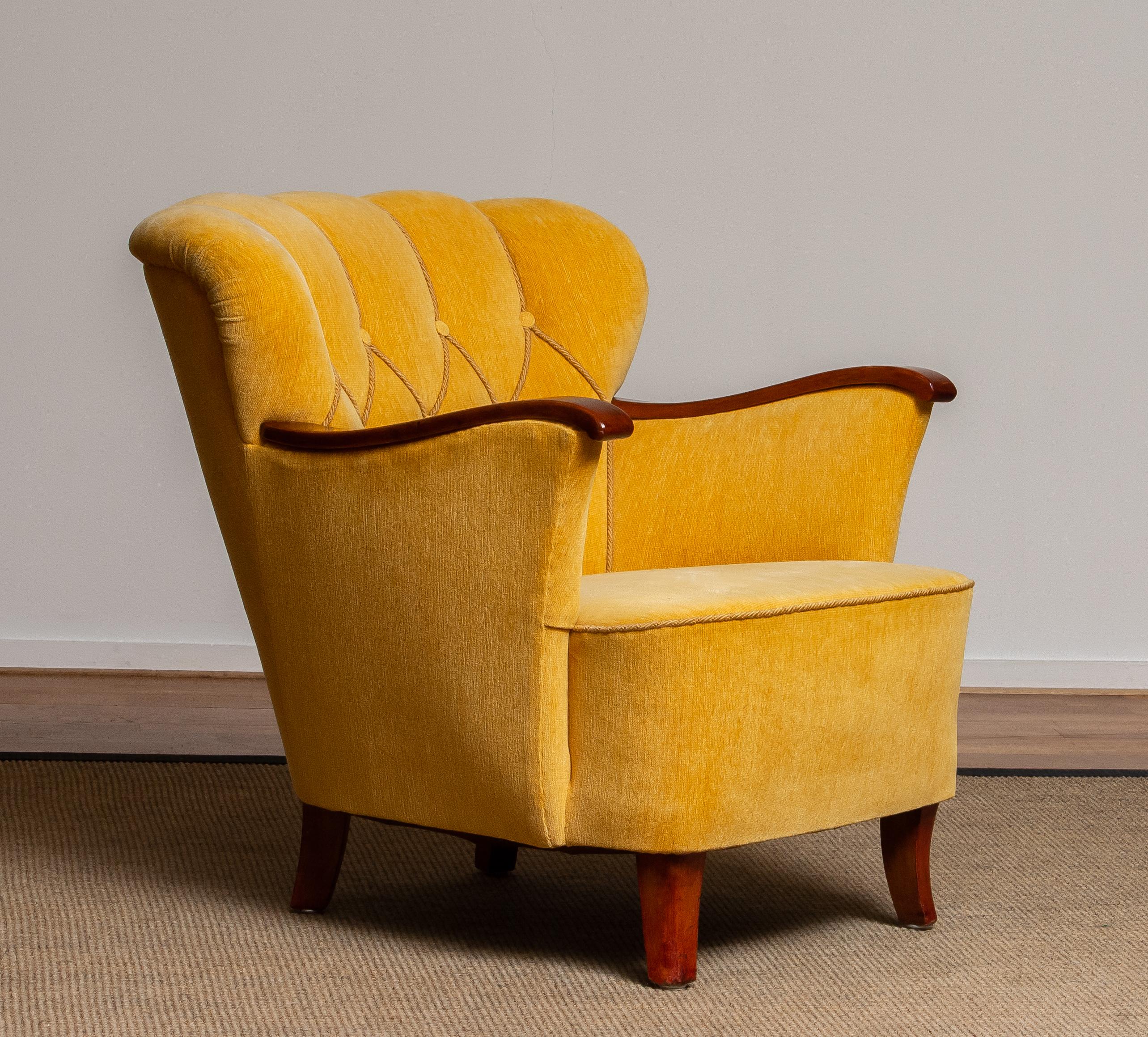 Yellow Velvet Lounge / Easy / Club Chair with Mahogany Details from Sweden, 1940 In Good Condition In Silvolde, Gelderland