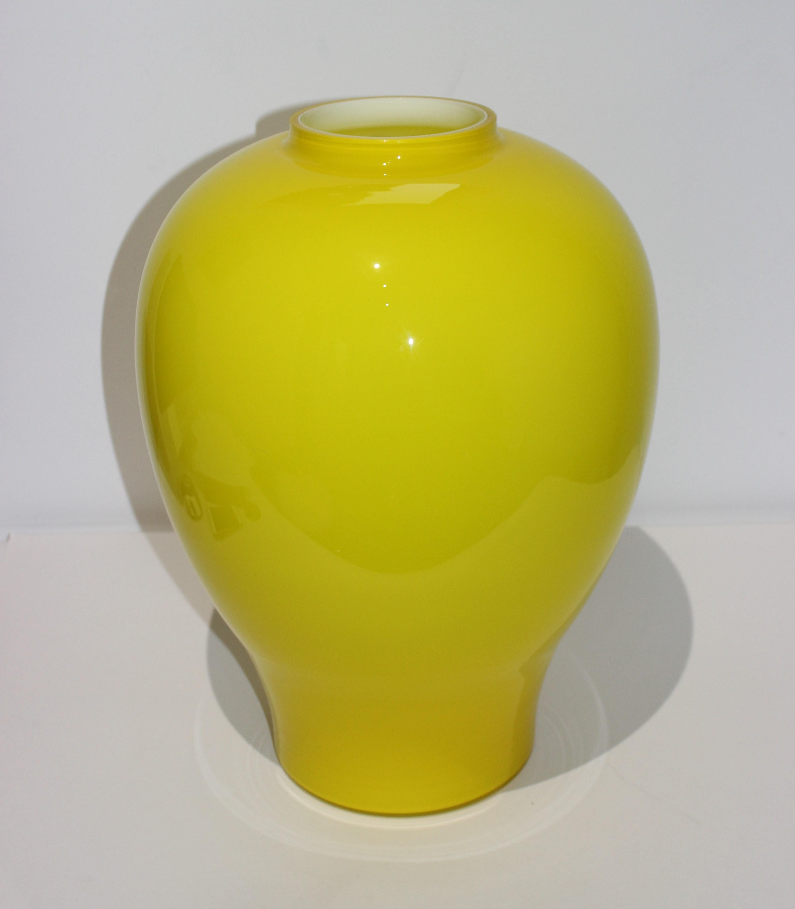 Yellow Vetri Murano Glass Vase In Good Condition In West Palm Beach, FL