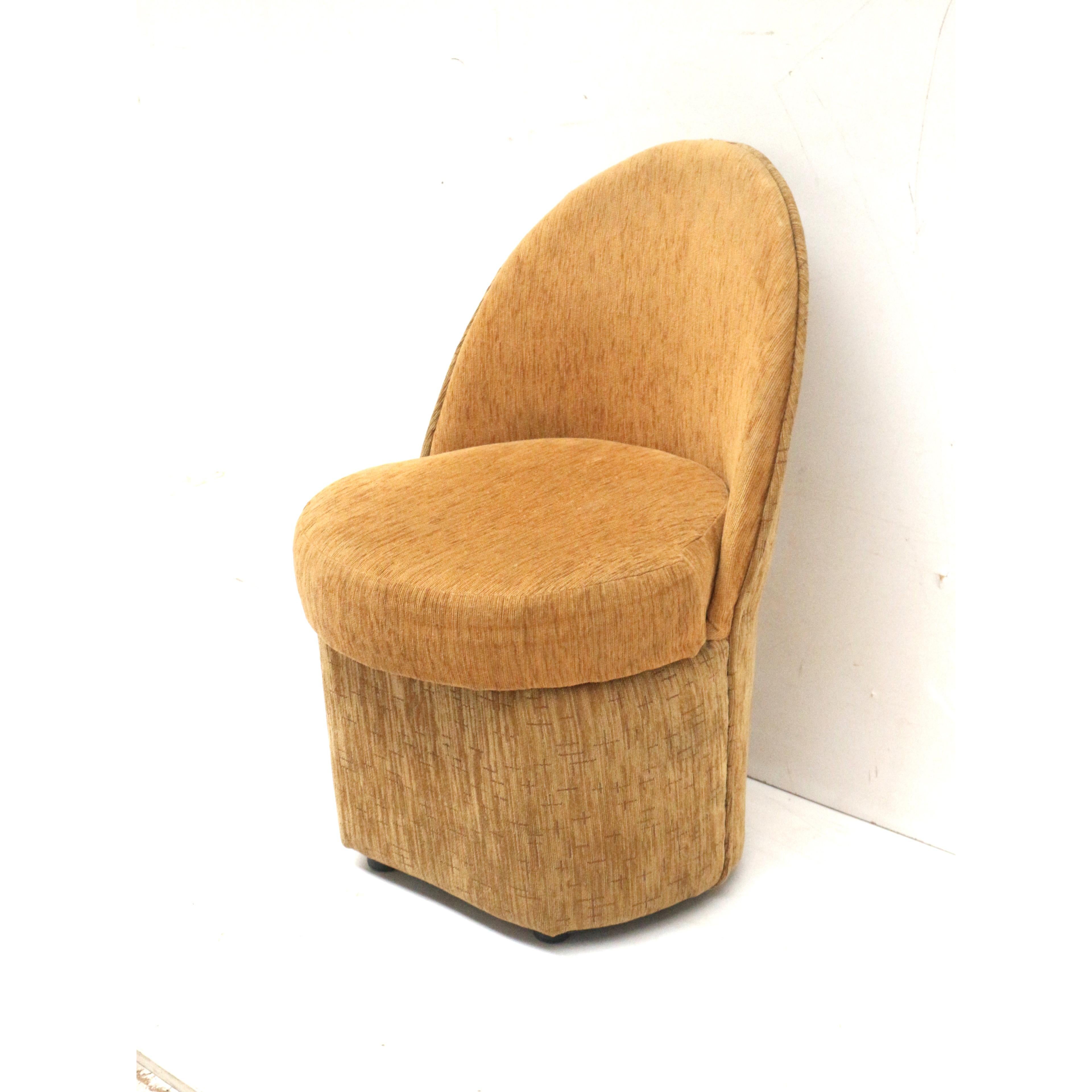 Yellow vintage armchair with storage space made in the 70s In Good Condition For Sale In Breda, NB
