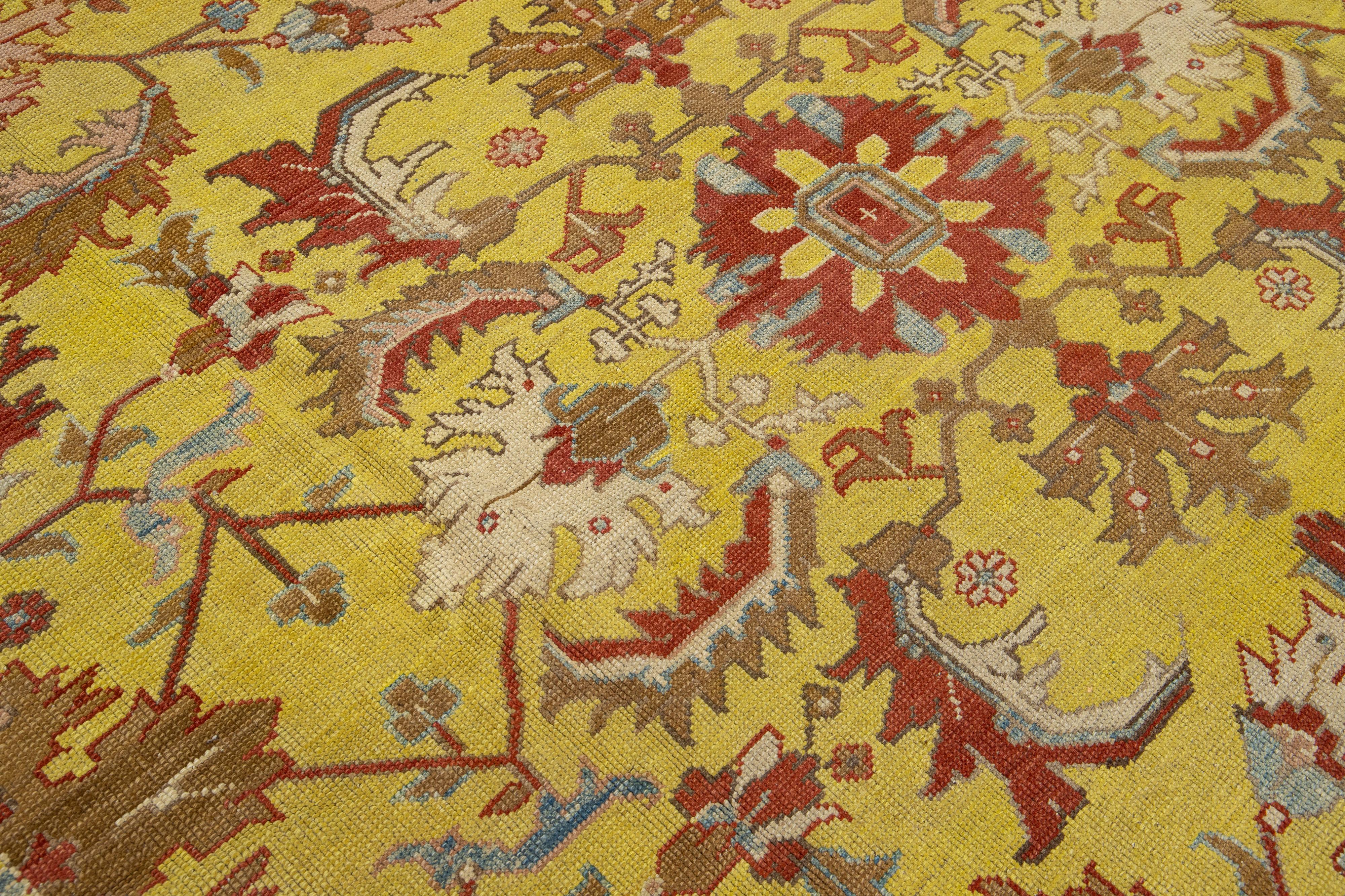 Tapis en laine tribal jaune vintage Bakshaish fait à la main en vente 5