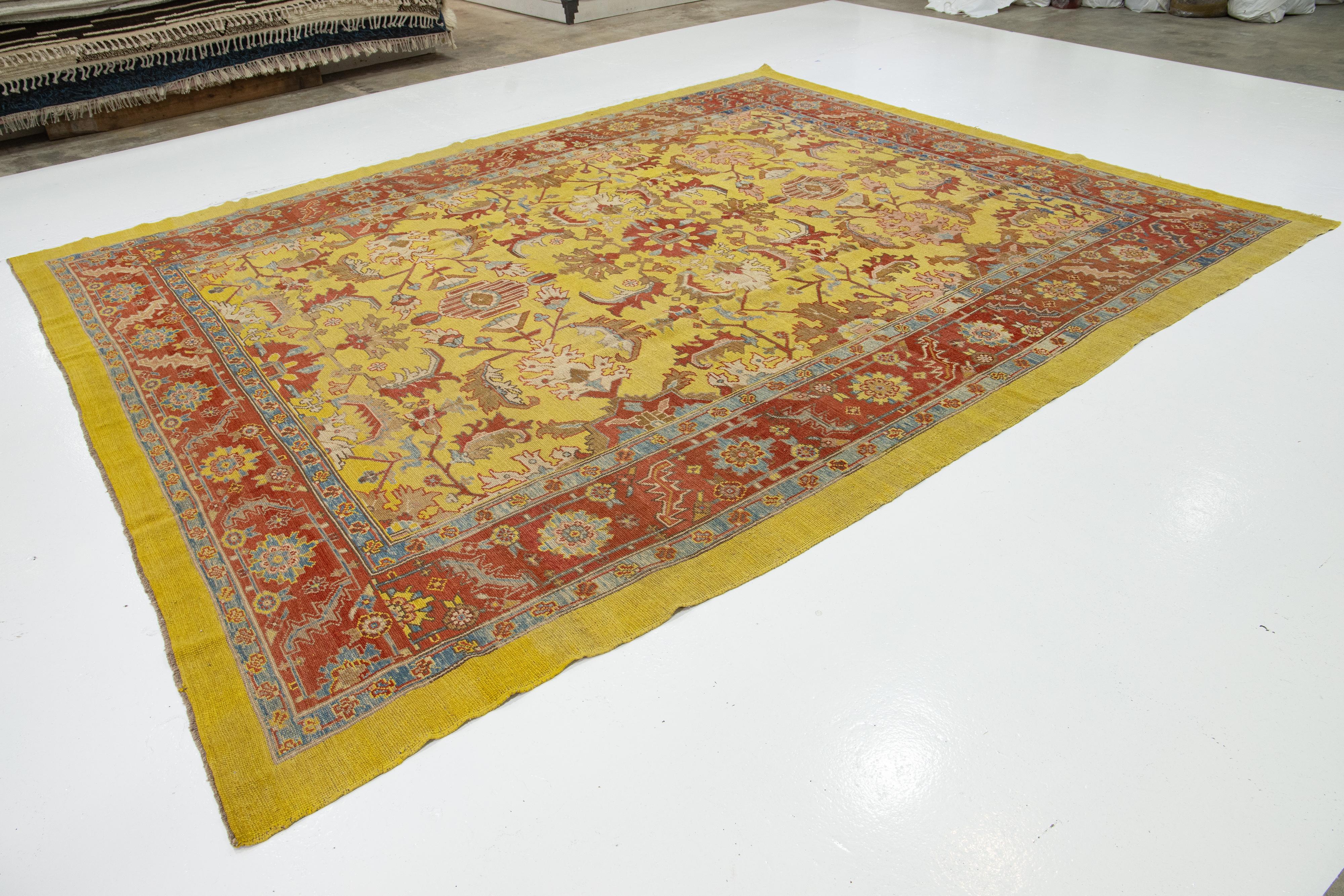 Fin du 20e siècle Tapis en laine tribal jaune vintage Bakshaish fait à la main en vente