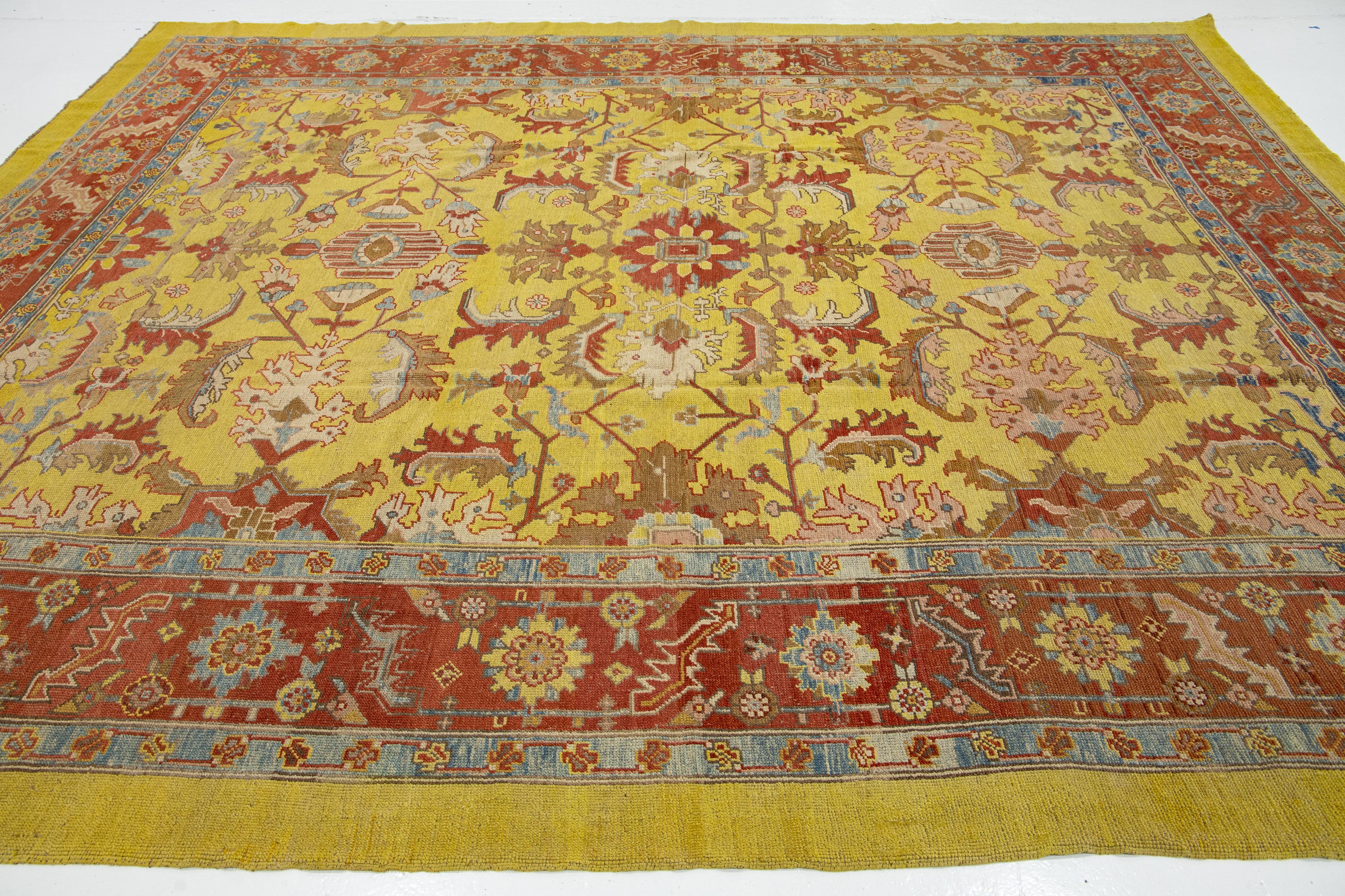 Tapis en laine tribal jaune vintage Bakshaish fait à la main en vente 2