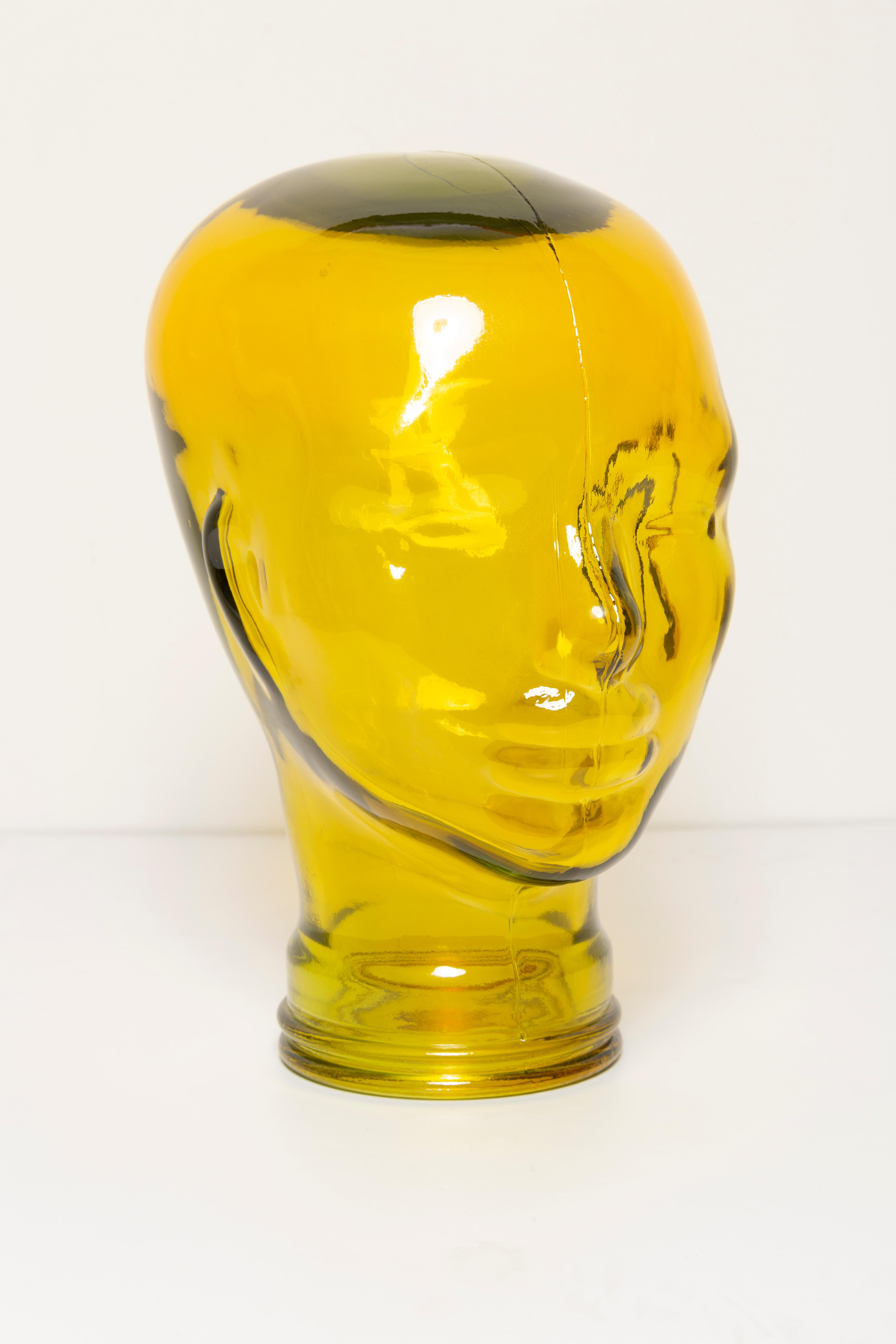 Mid-Century Modern Sculpture de tête décorative en verre jaune vintage en forme de mannequin, 1970, Allemagne en vente