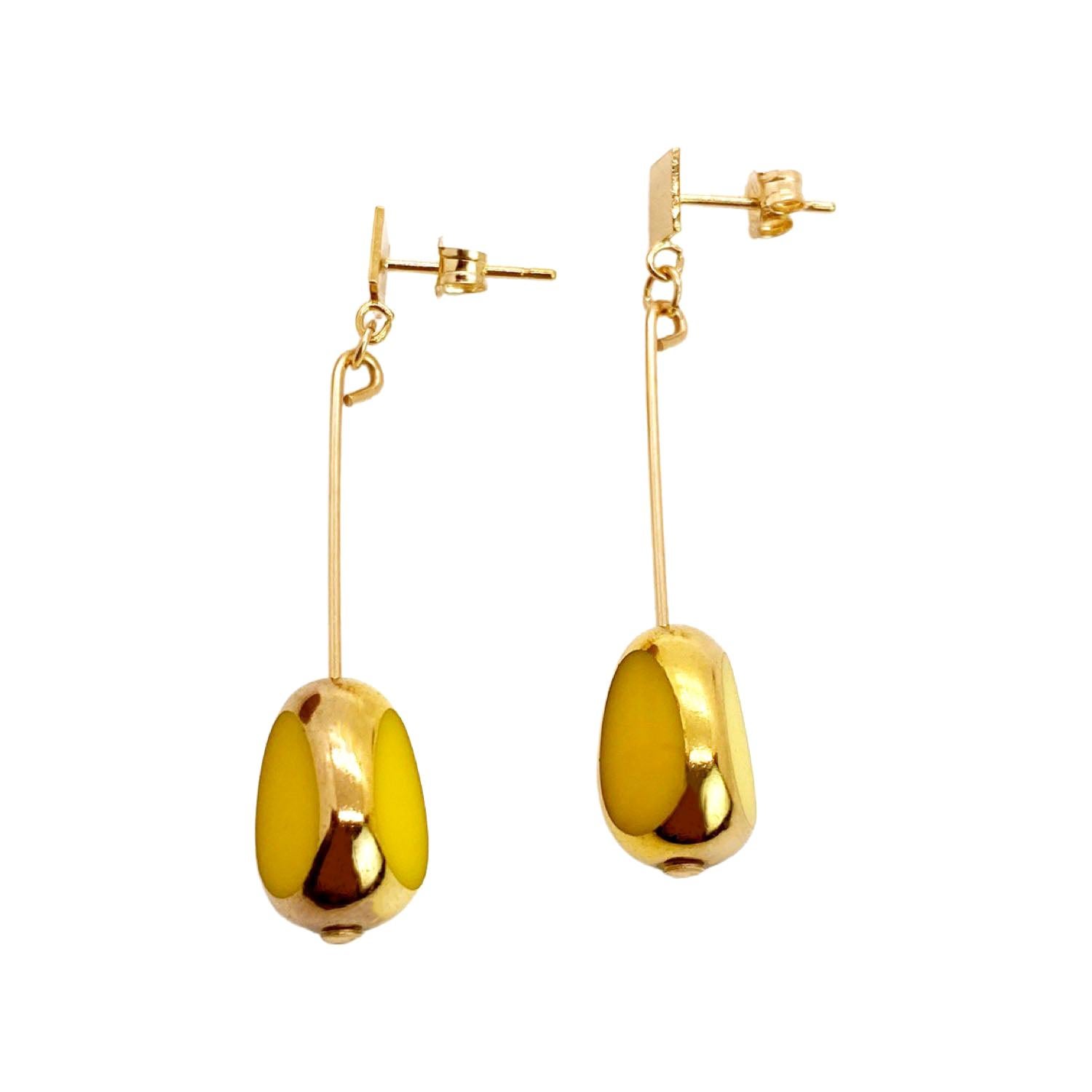Gelbe deutsche Vintage-Glasperlen mit 24K Gold eingefasst Art Deco Ohrringe im Angebot