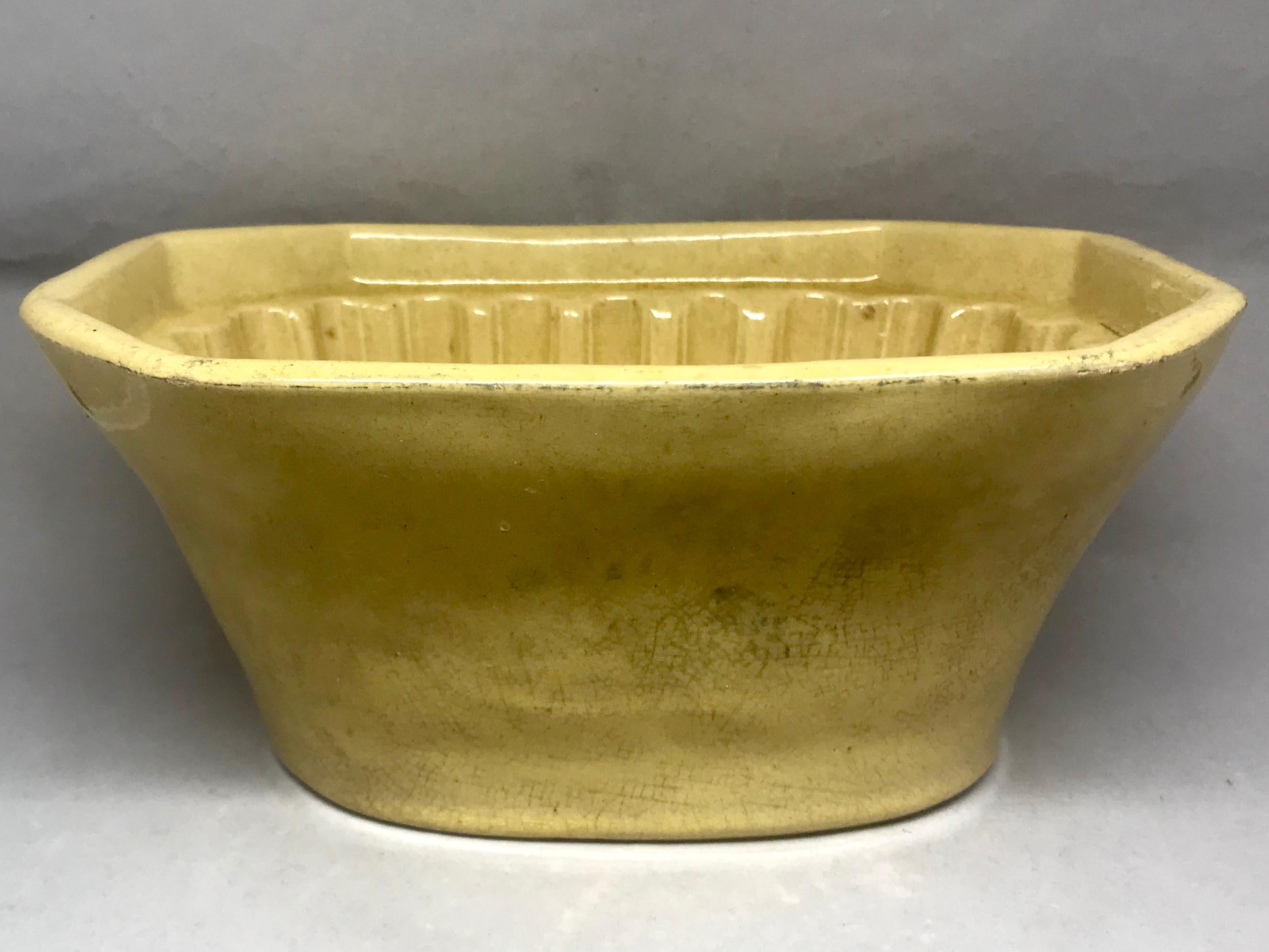 Yellow Ware Corn Cob Jelly Pudding Mould In Good Condition In New York, NY
