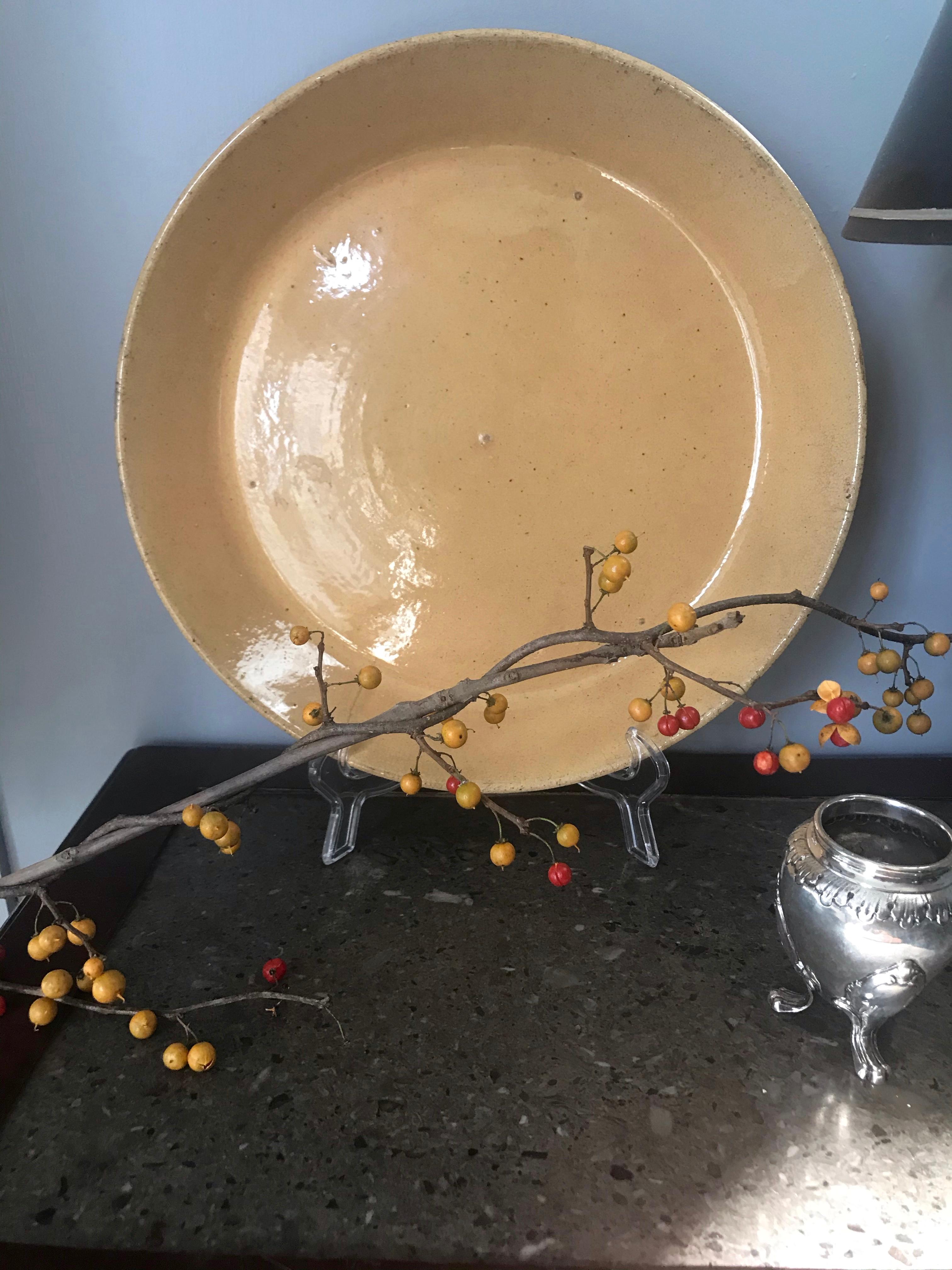 Yellow ware rimmed dish, American, 1830s. East coast New Jersey or Pennsylvania factory.
Dimensions: 11.38