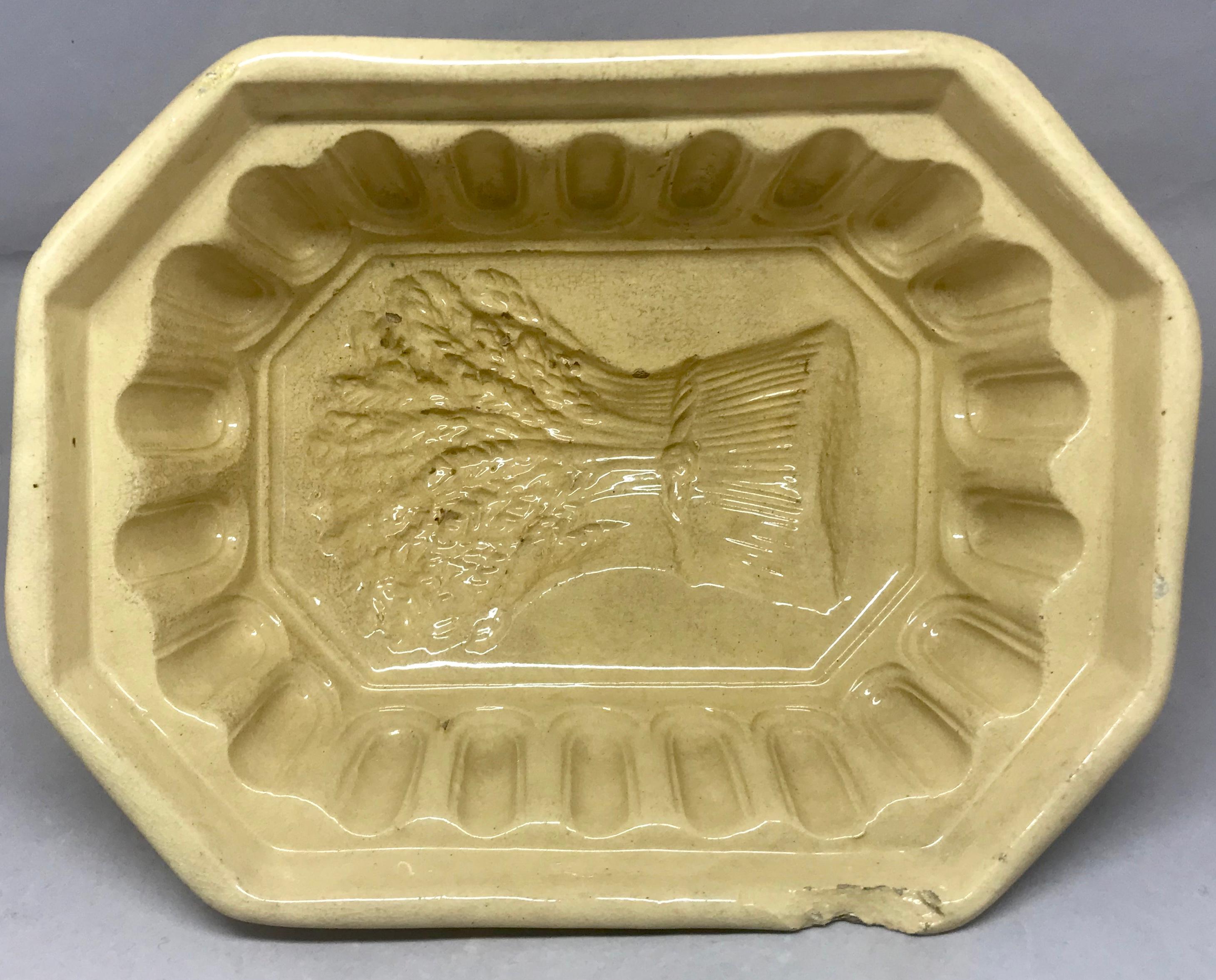 Yellow Ware Wheat Sheaves Jelly Pudding Mould In Good Condition In New York, NY