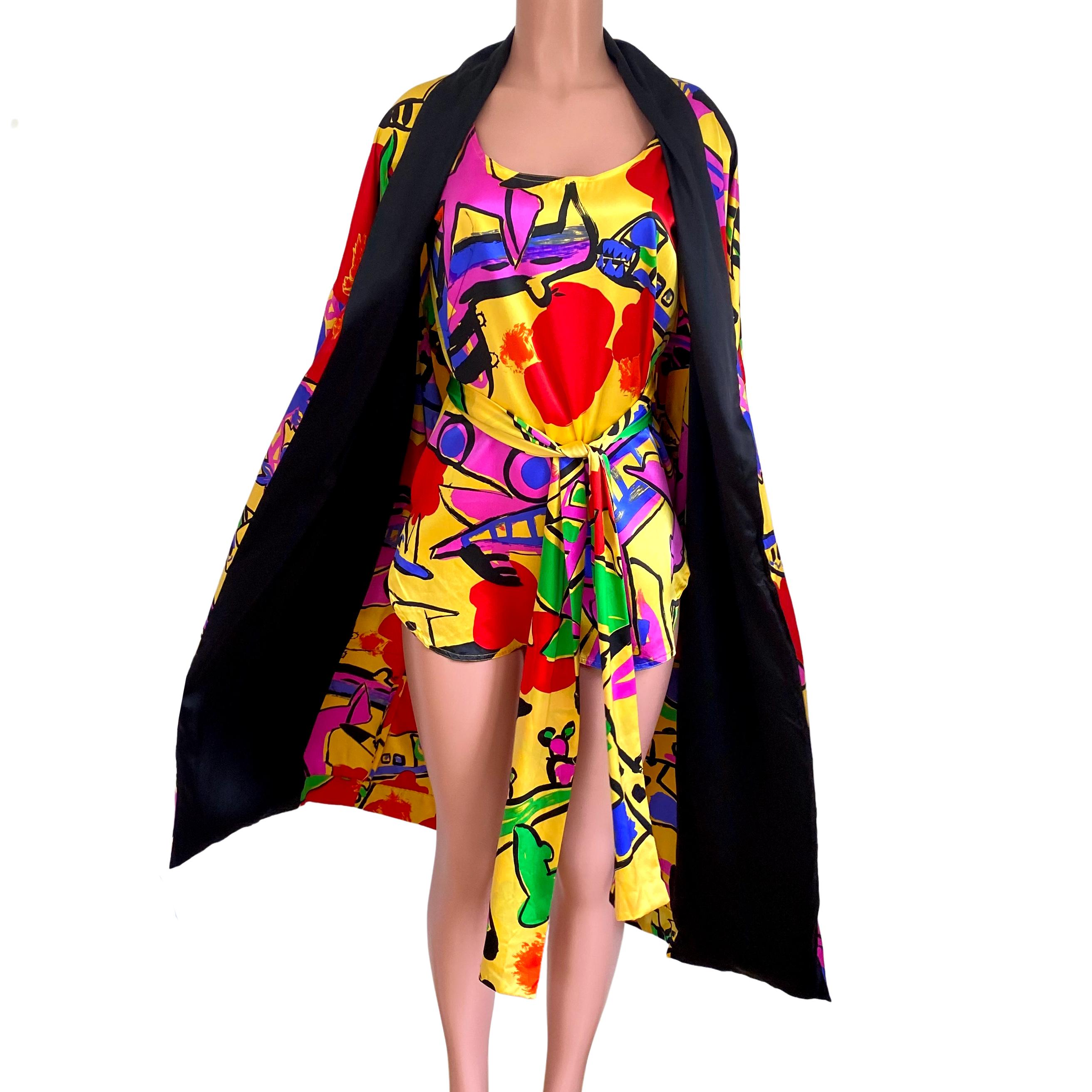 Shawl-collar luxurious satin charmeuse boxer kimono robe with pockets and dramatic statement sleeves.
Original Flora's intense pop art print.
Generous 5