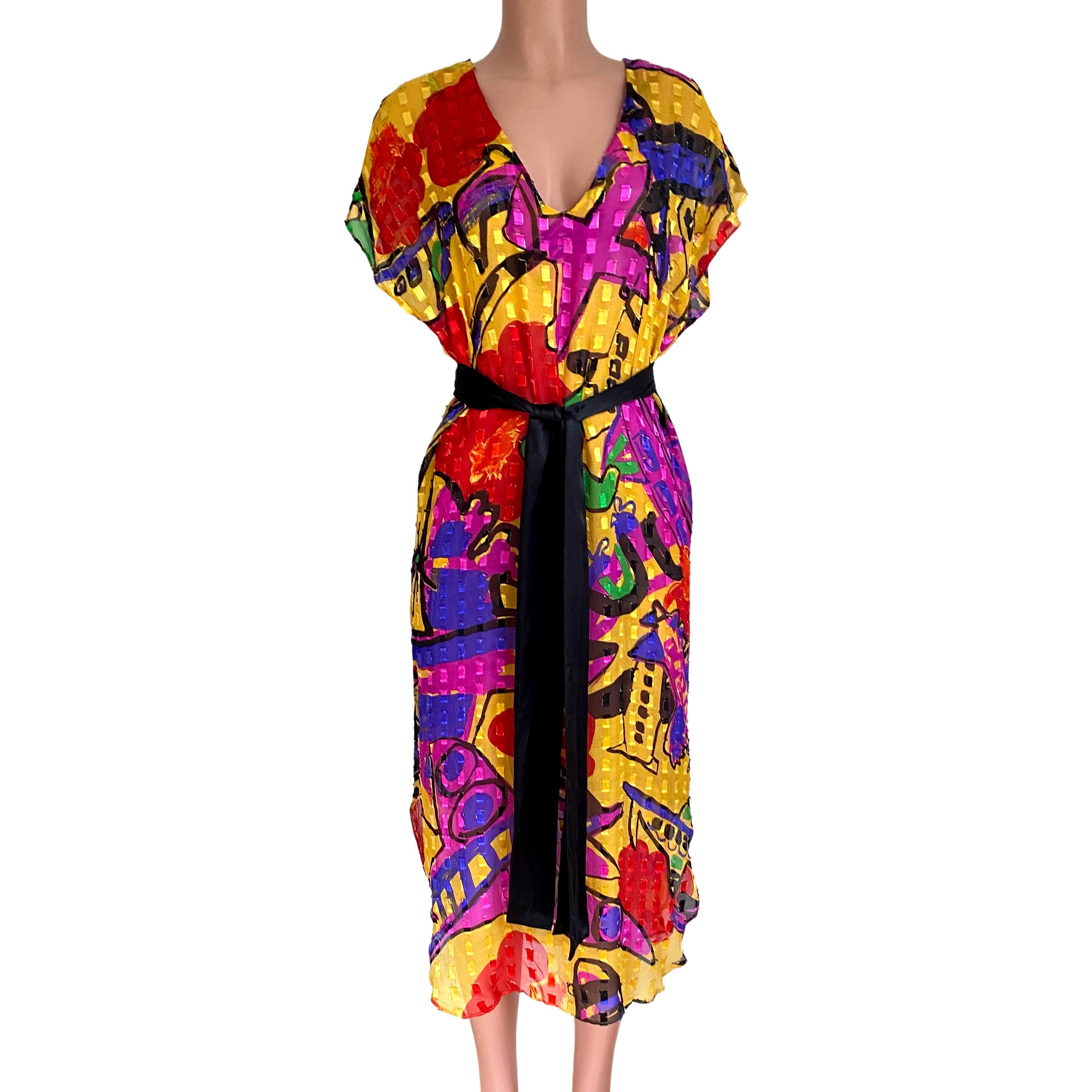 Lässiges, cooles Kleid aus Seidenbändern mit modernem Pop-Art-Print von Flora 
Nur Kleidung. Die Schärpe ist ein Teil des schwarzen Pelzkimonos, der separat aufgeführt ist.
Größe steht S, aber es ist ein S/M. Ungefähr 48
