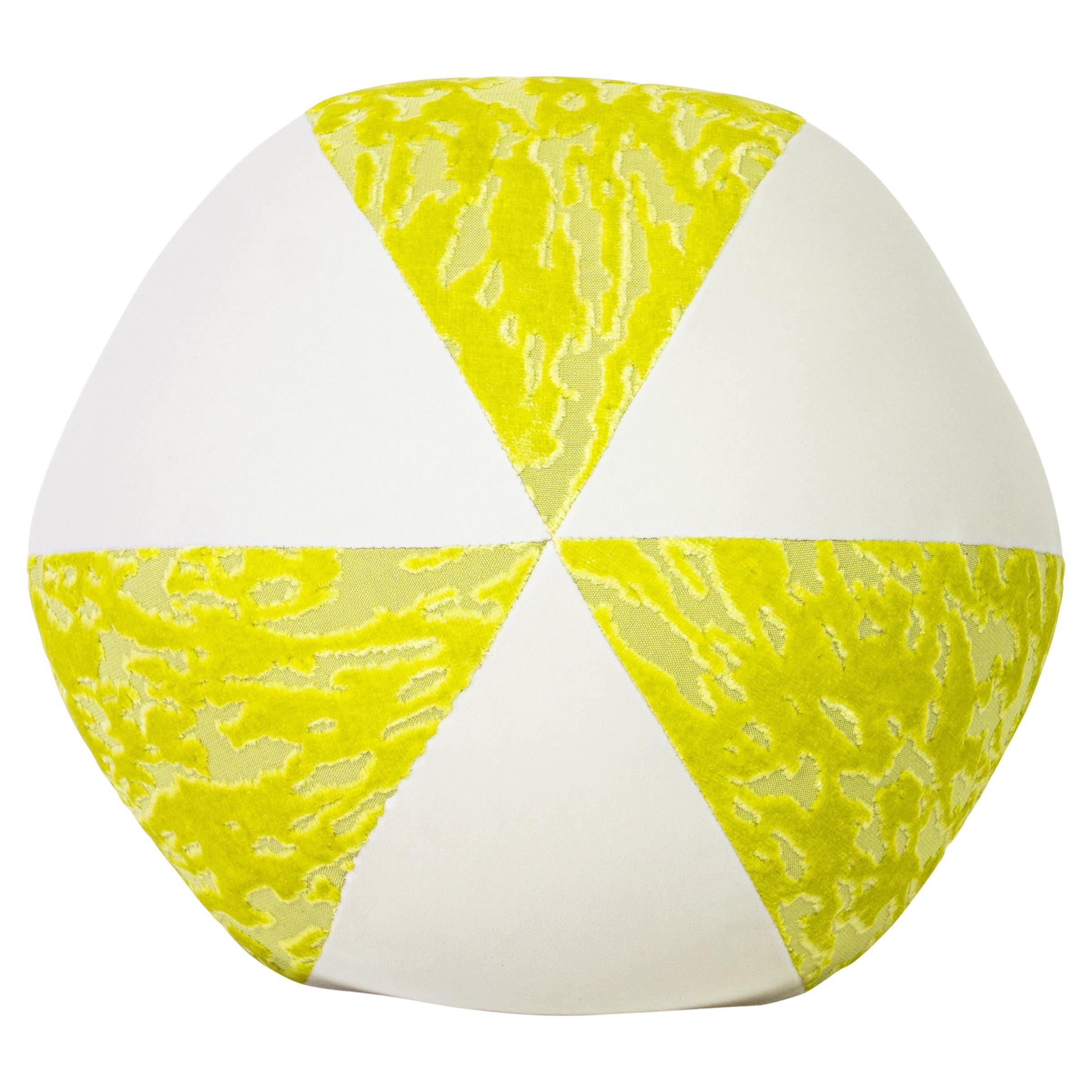 Coussin boule d'inspiration bal de plage jaune et blanc avec velours taillé