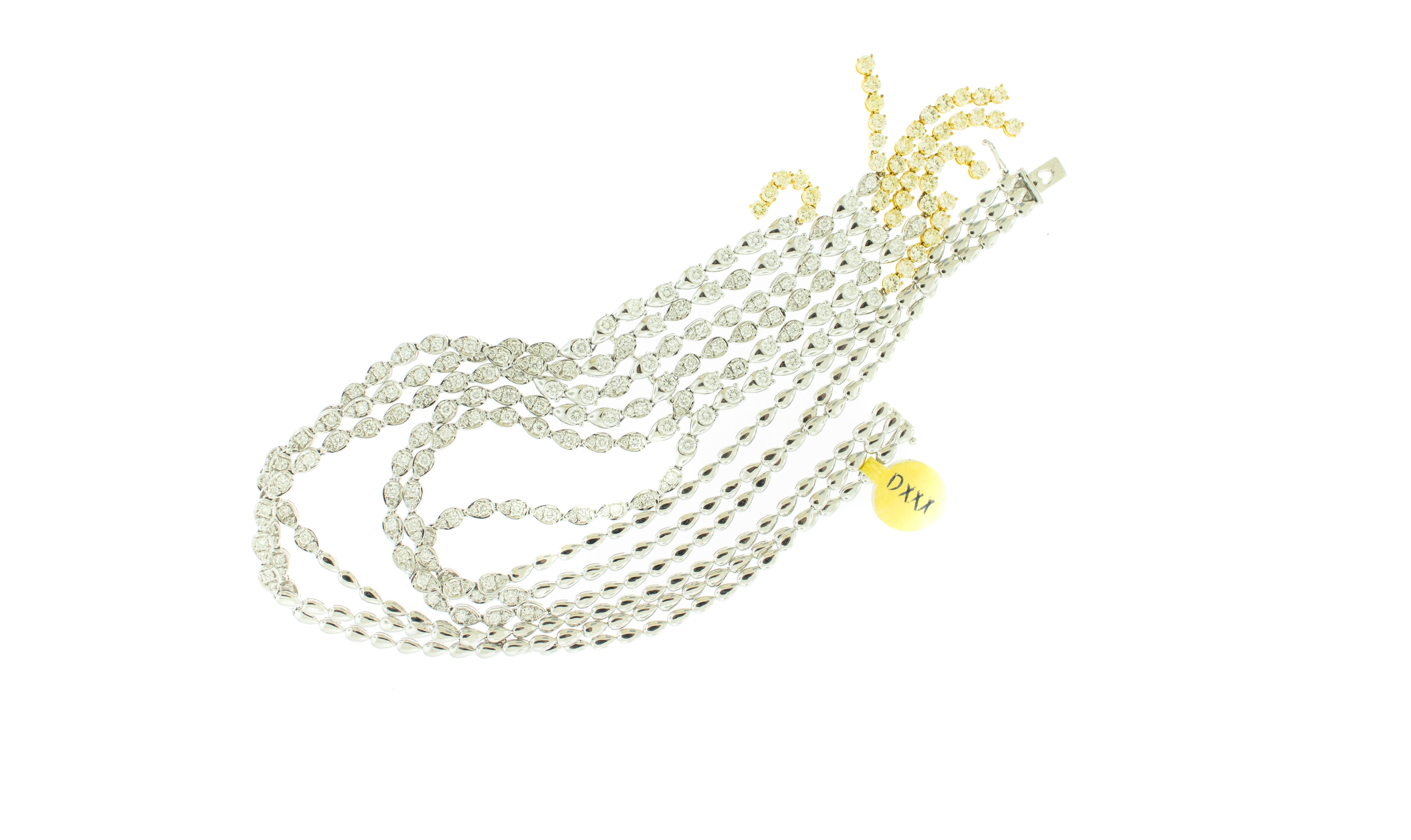 Yellow White Diamond Drop 18 Karat White Gold Necklace In Good Condition For Sale In New York, NY