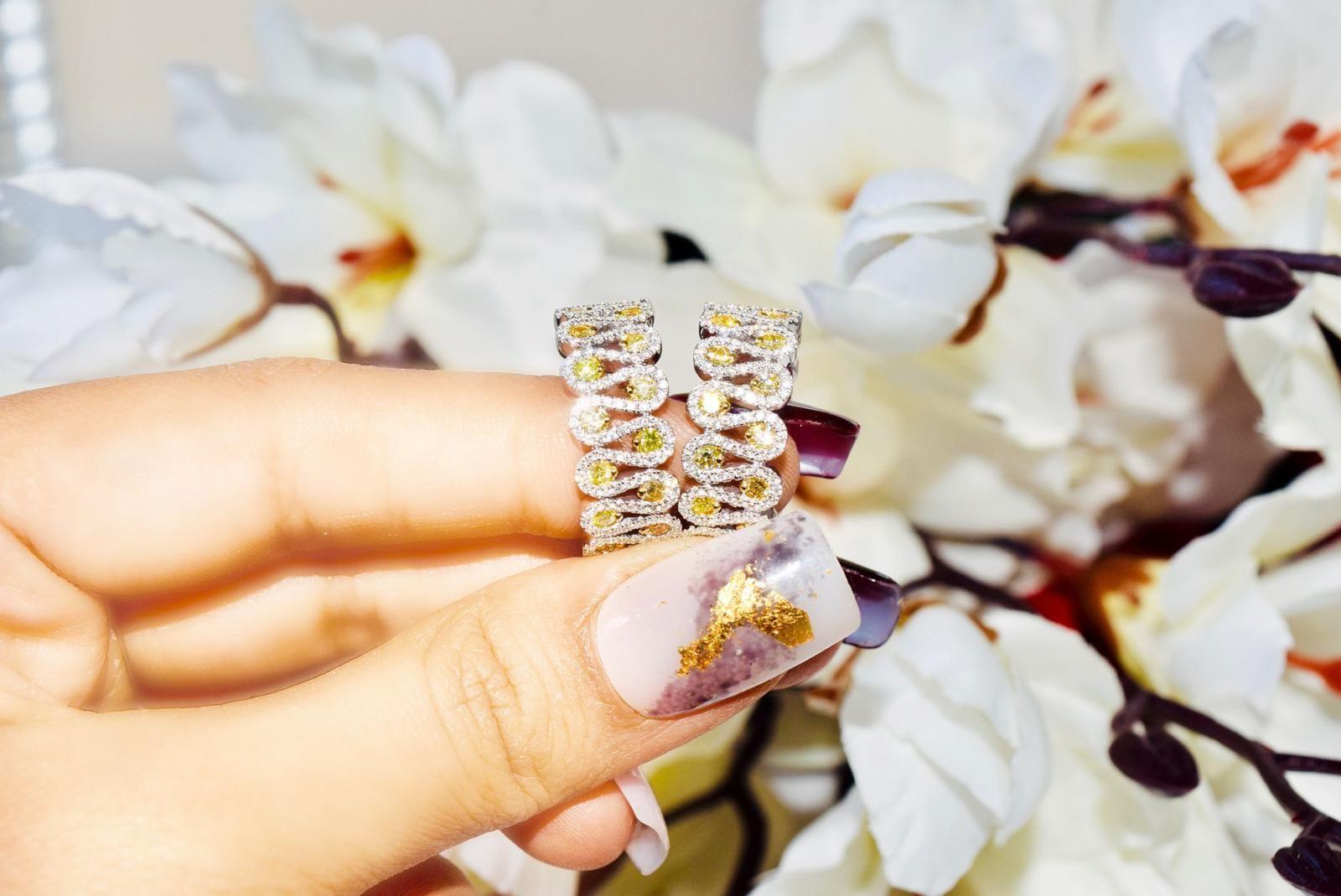 Bague d'éternité diamant jaune et blanc Unisexe en vente