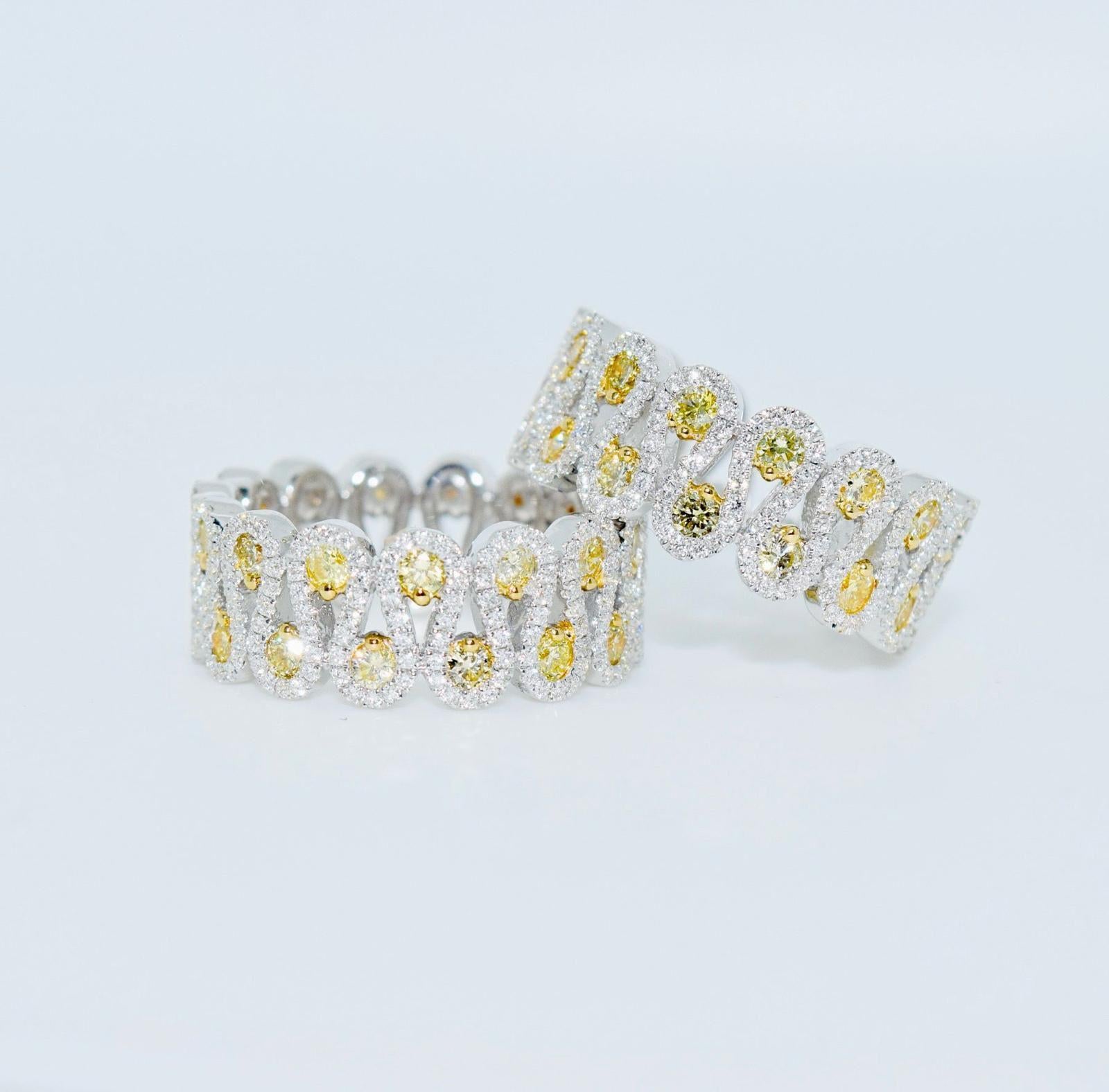Bague d'éternité diamant jaune et blanc en vente 1