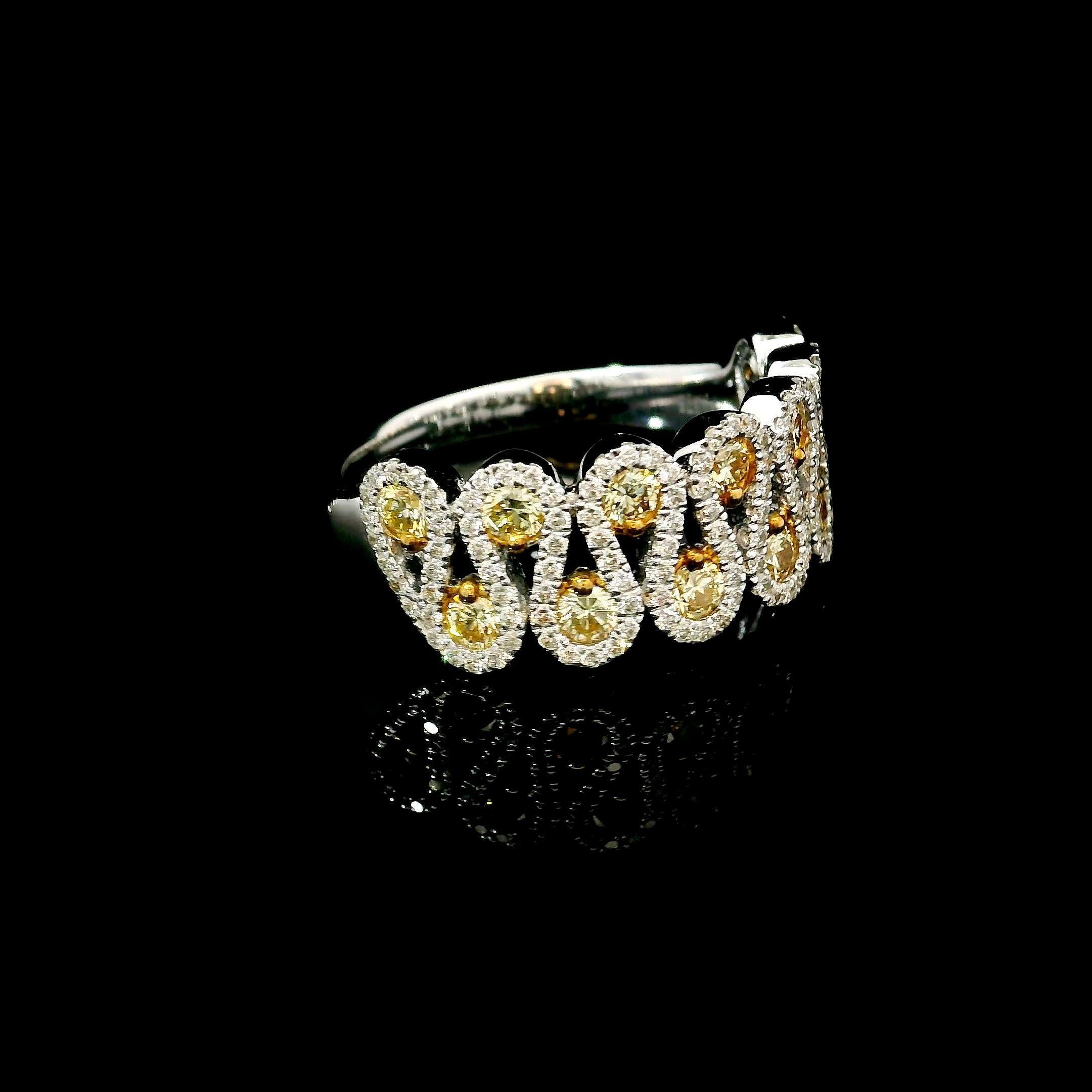Bague d'éternité diamant jaune et blanc Neuf - En vente à บางรัก, TH