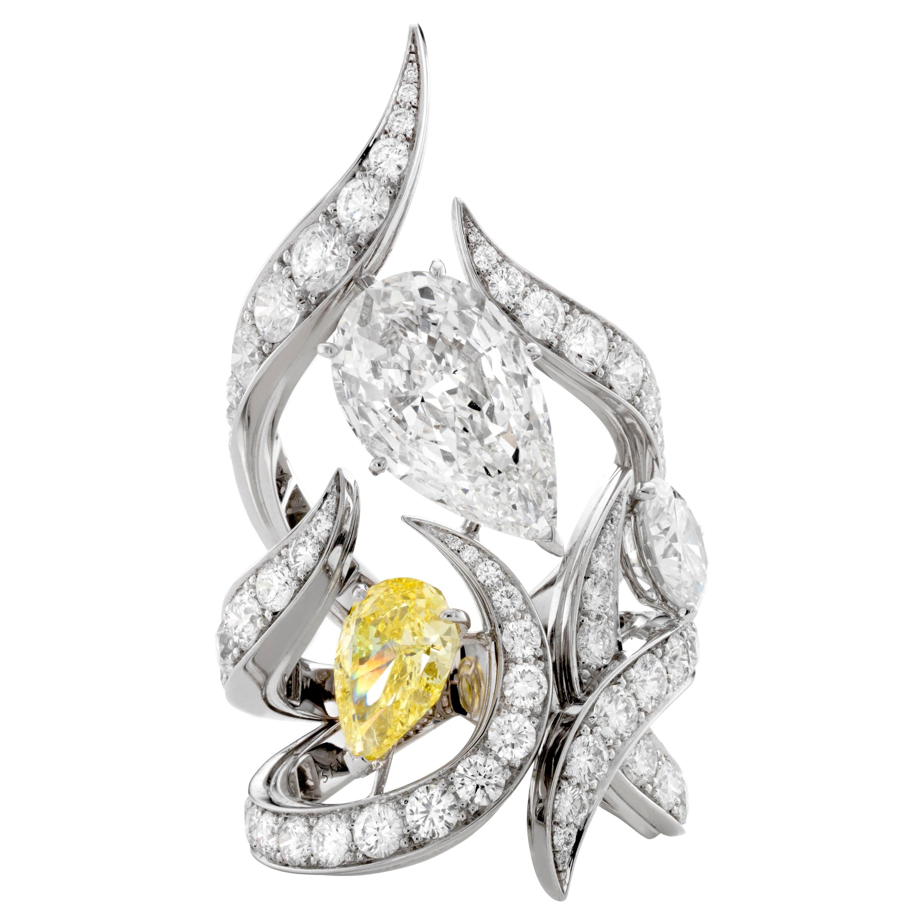 Yellow 
White Diamond Ring Set in 18K White Gold For Sale