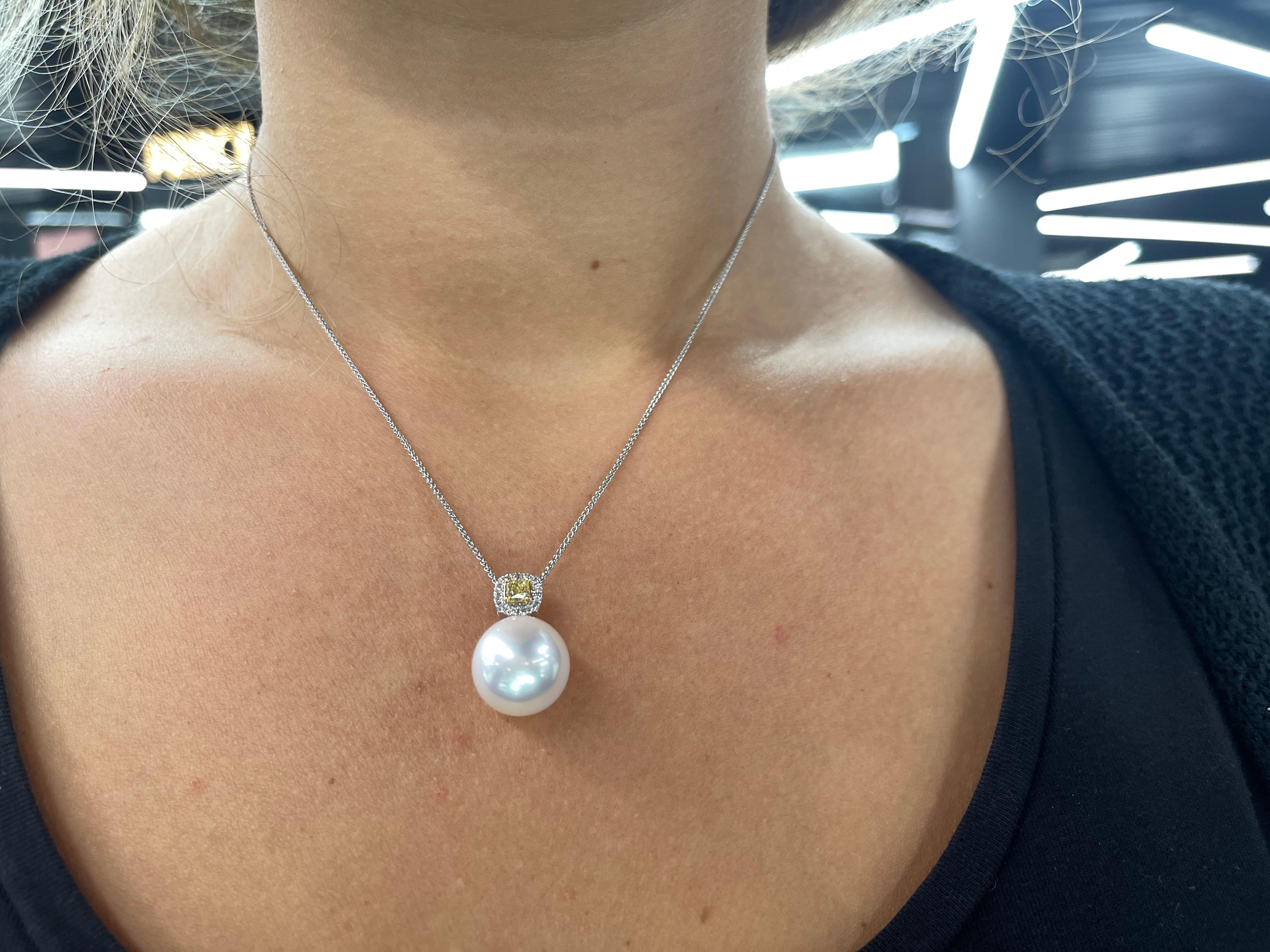 Contemporary Yellow & White Diamond South Sea Pearl Pendant 0.37 Carats 18 Karat For Sale