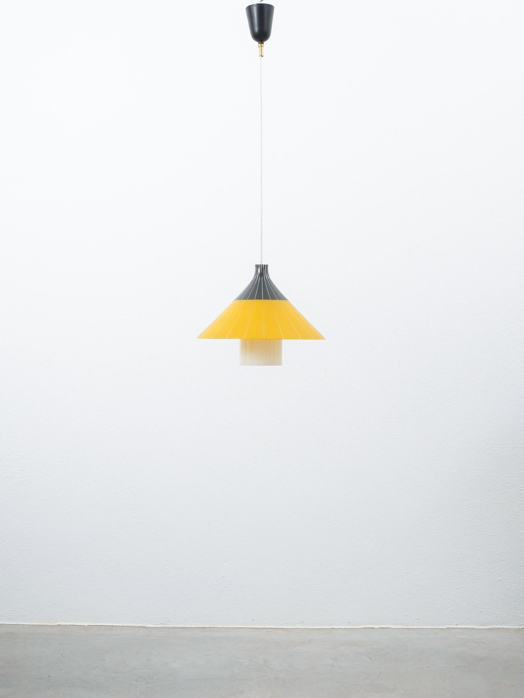 Mid-Century Modern Yellow White Glass Pendant Lamp Glass, Italy, circa 1950 For Sale