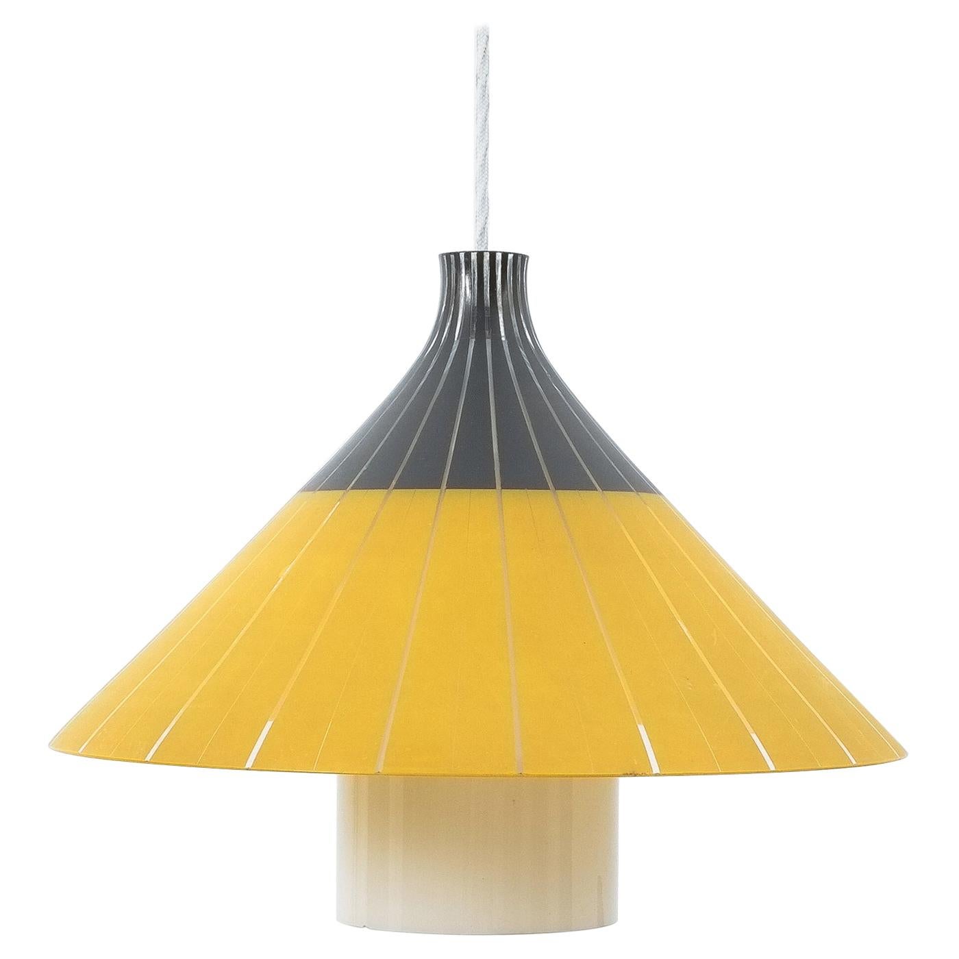 Lampe à suspension en verre jaune et blanc, Italie, vers 1950 en vente