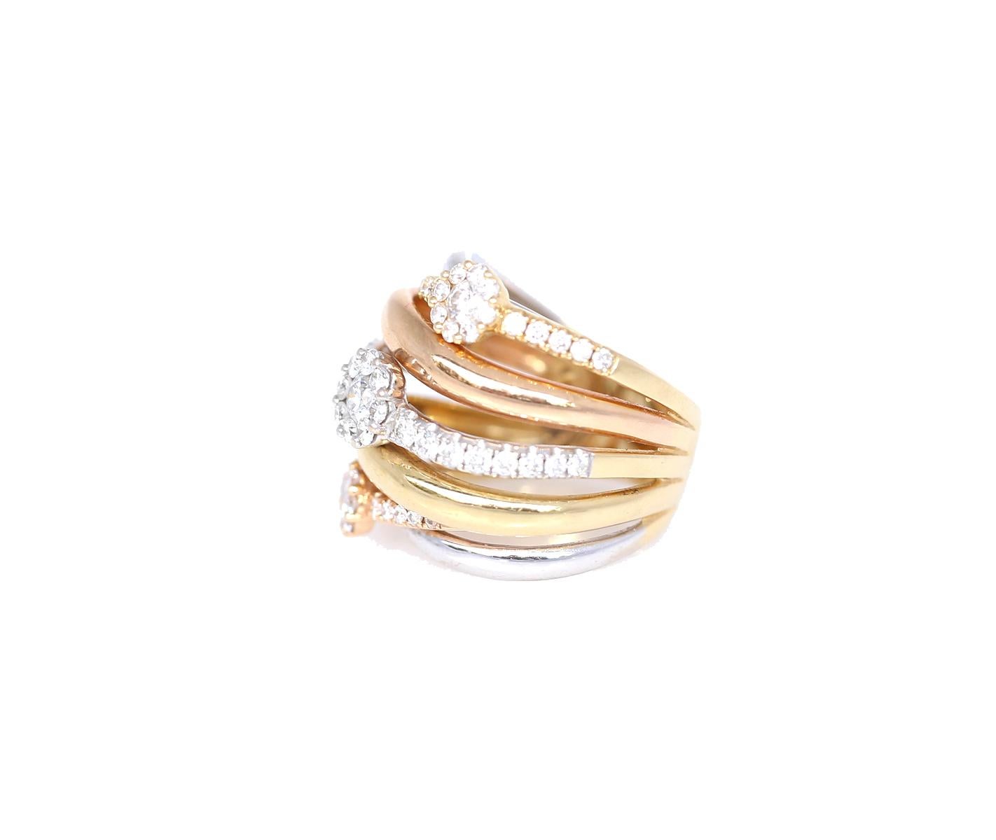 Bague mode en or jaune et blanc avec diamants, 2000 en vente 4